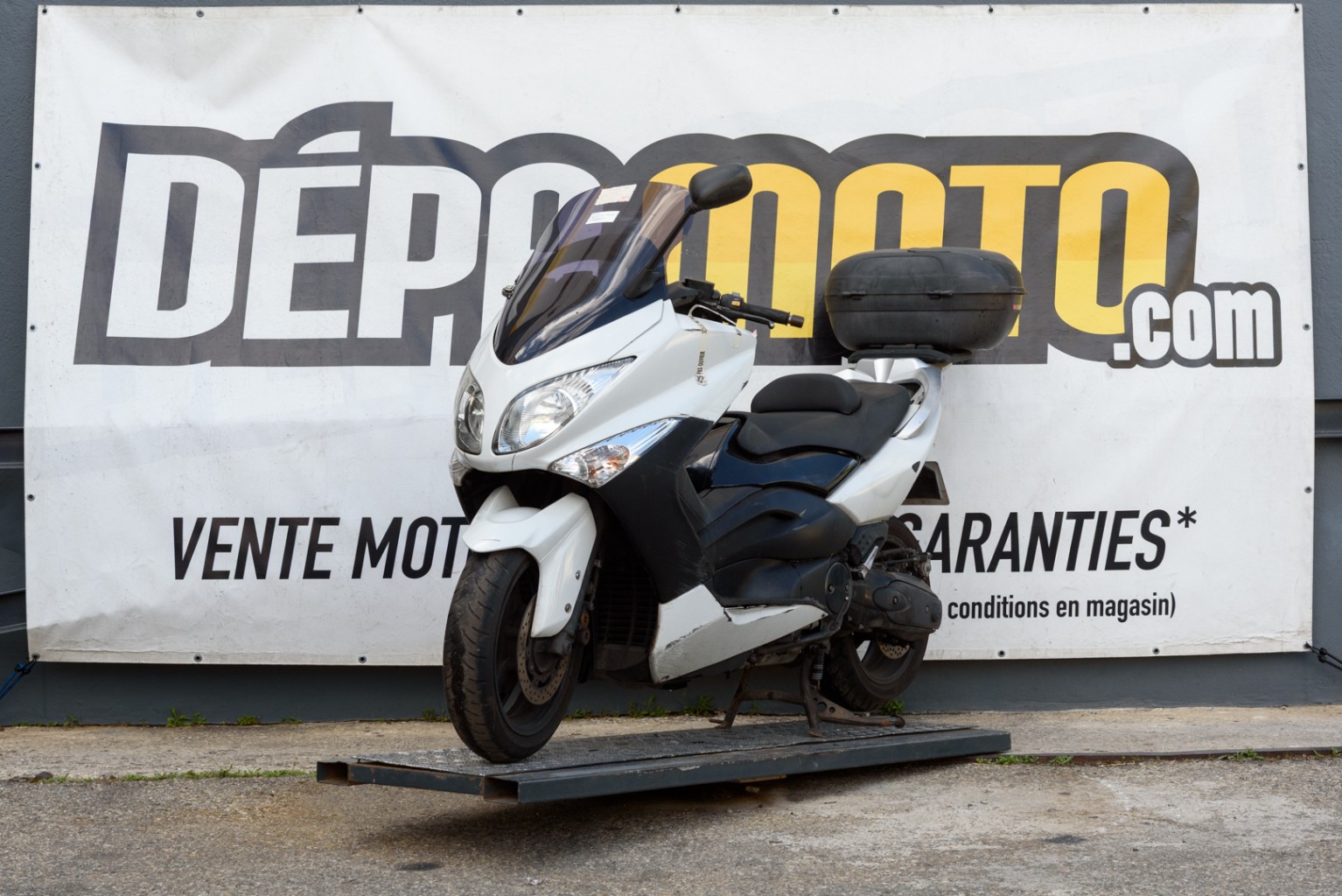 moto accidentée YAMAHA TMAX 500
