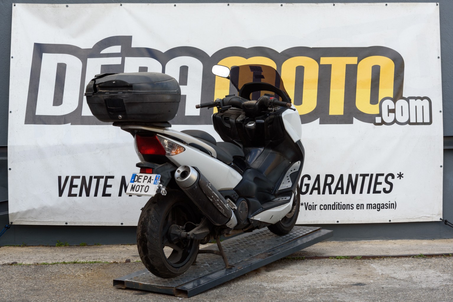 moto accidentée YAMAHA TMAX 500
