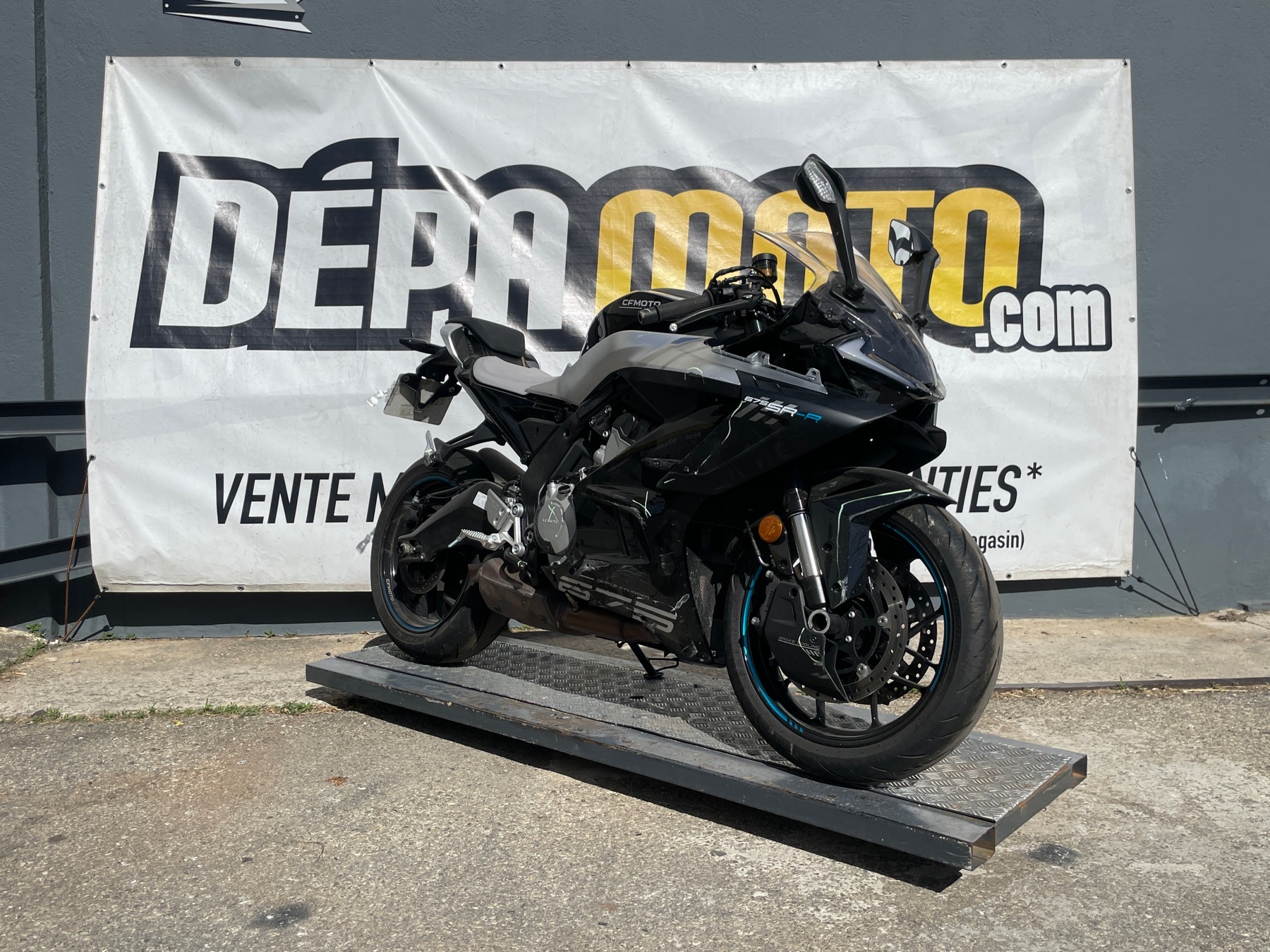 moto accidentée CF MOTO675SR