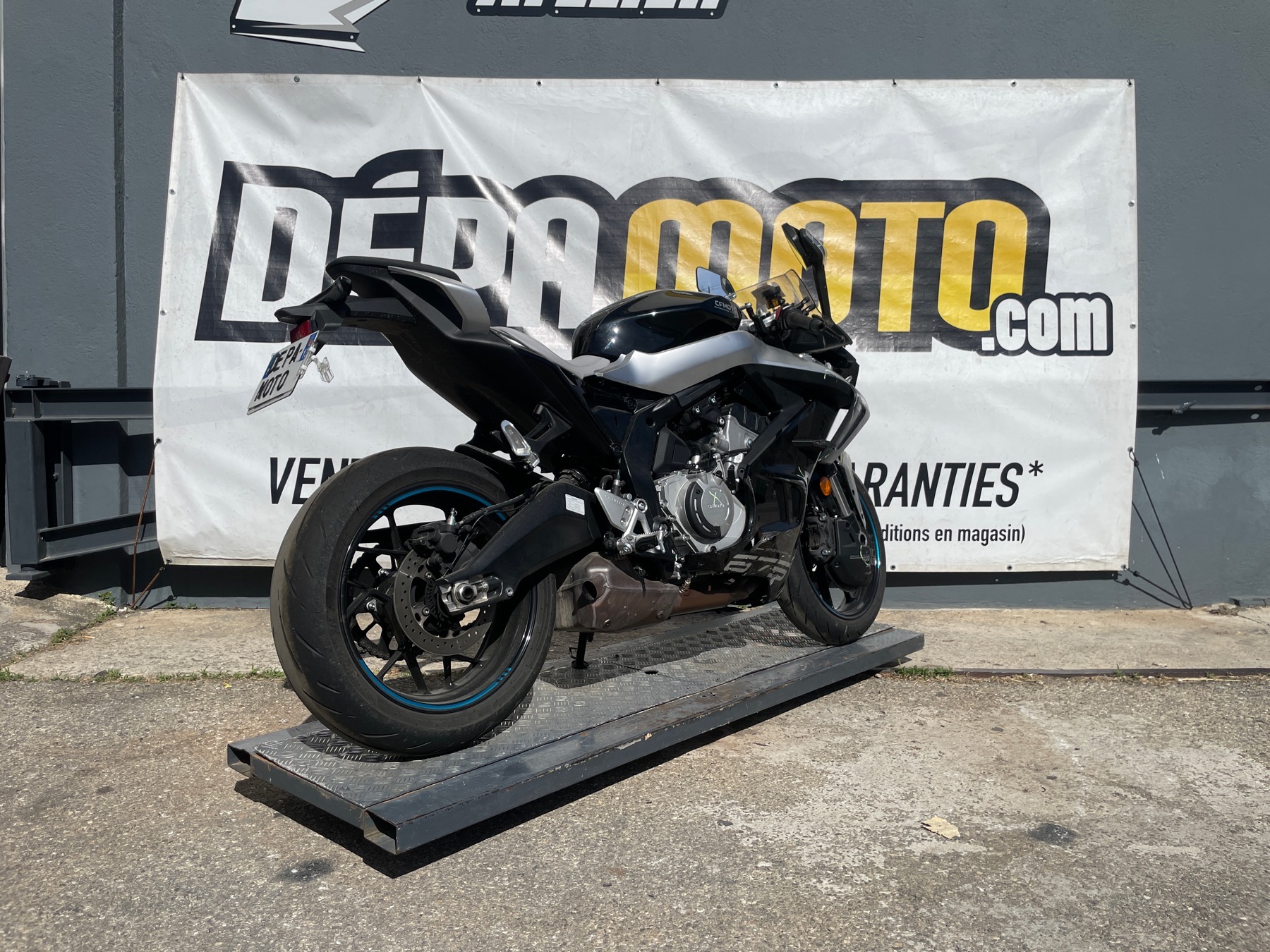 moto accidentée CF MOTO675SR
