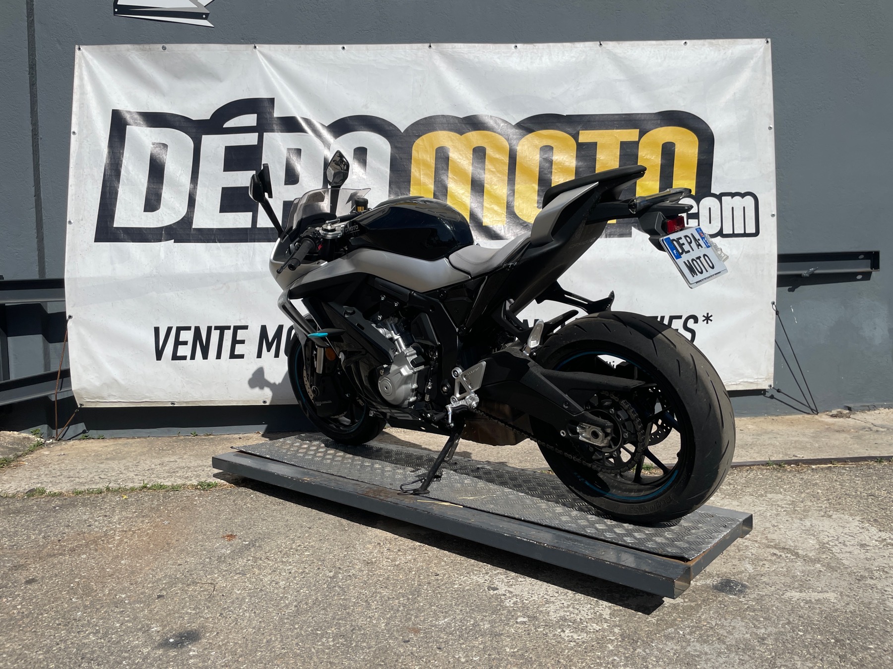 moto accidentée CF MOTO 675SR