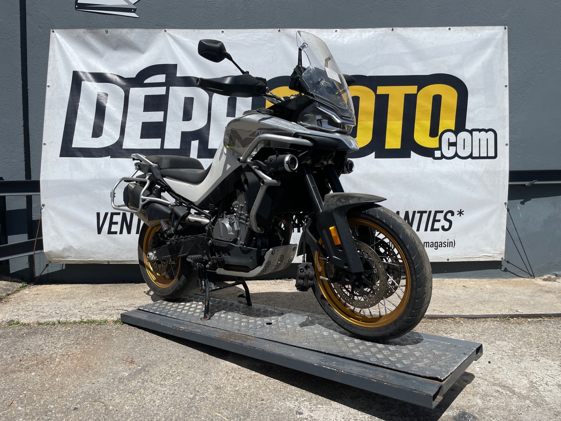 moto accidentée CF MOTO800 MT