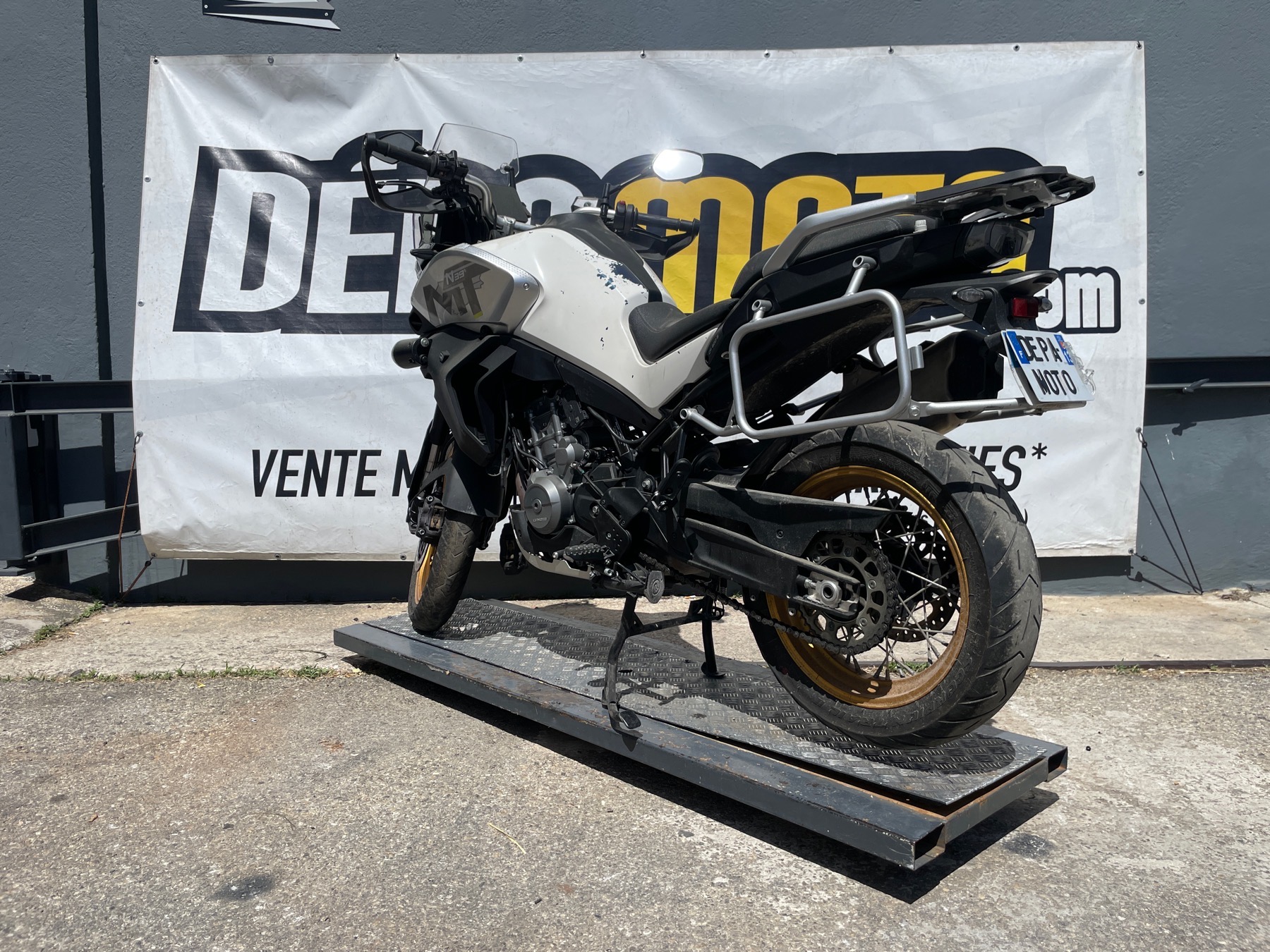 moto accidentée CF MOTO800 MT