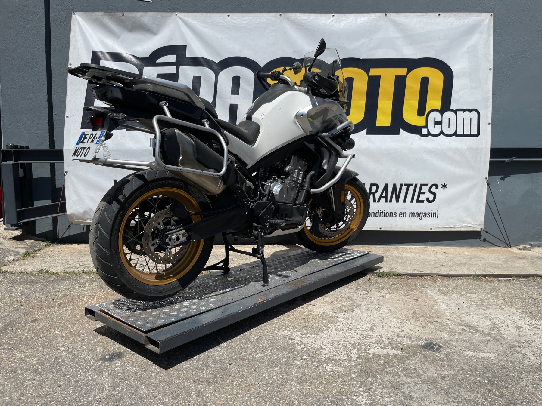 moto accidentée CF MOTO800 MT