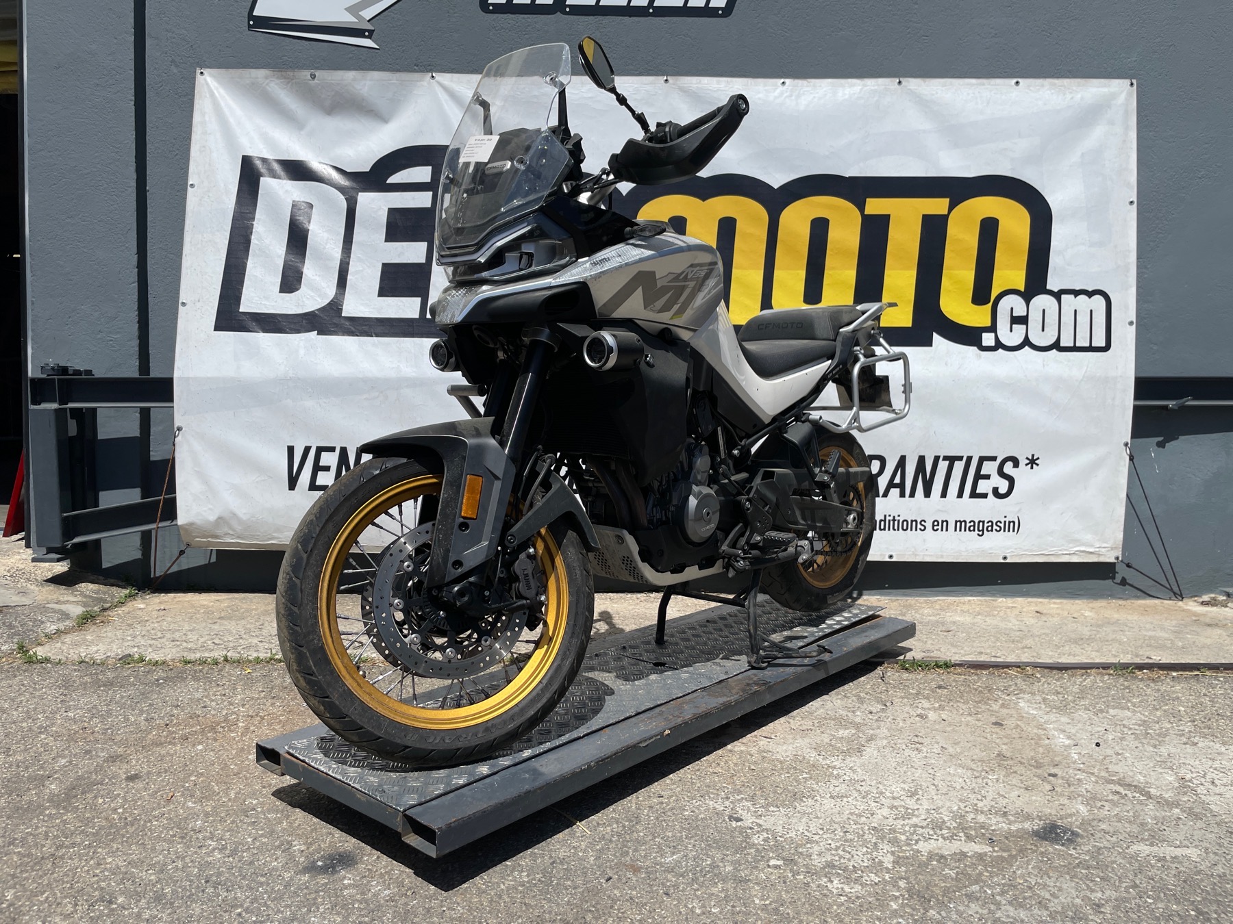 moto accidentée CF MOTO 800 MT