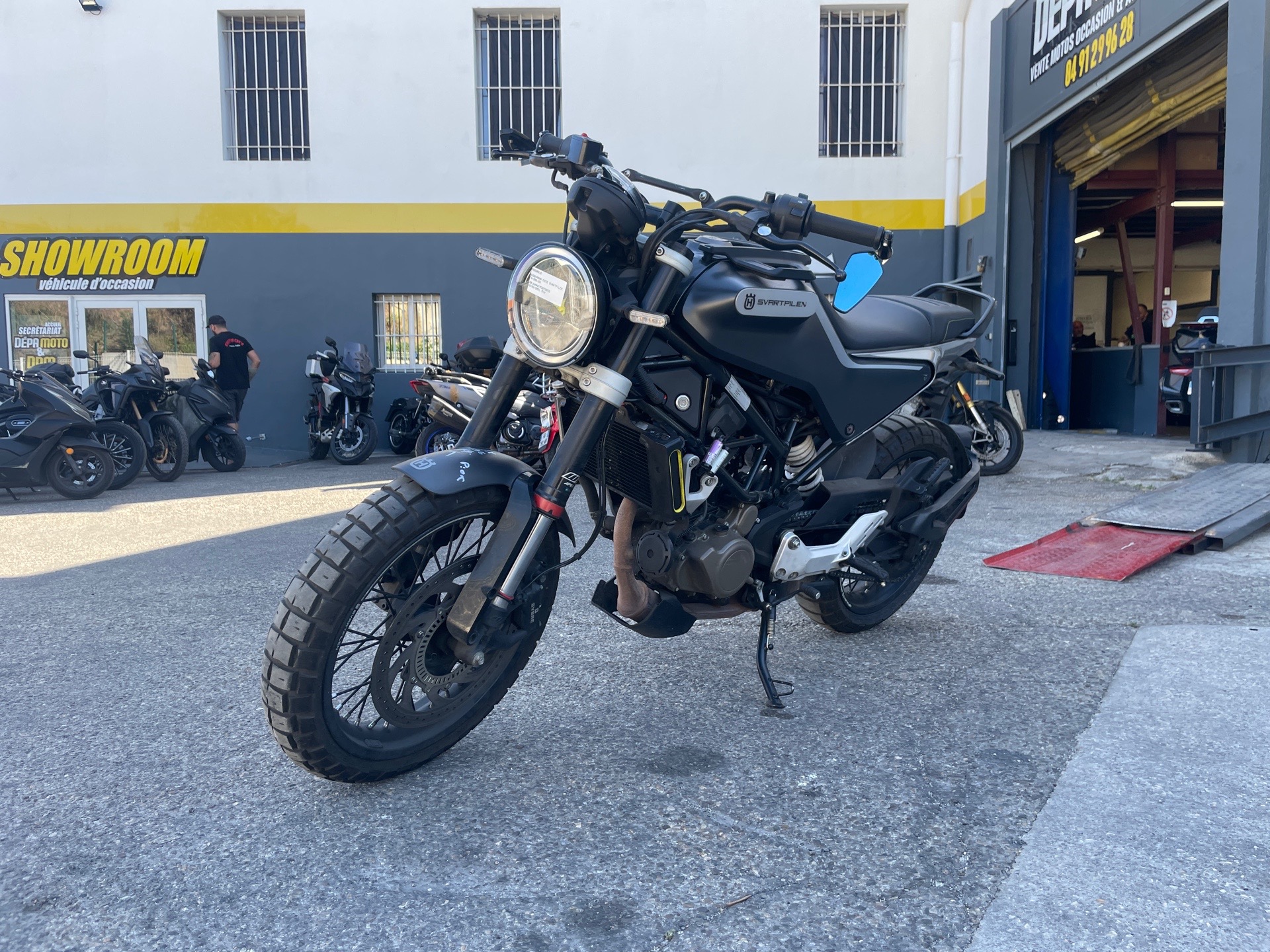 moto accidentée HUSQVARNASVARTPILEN