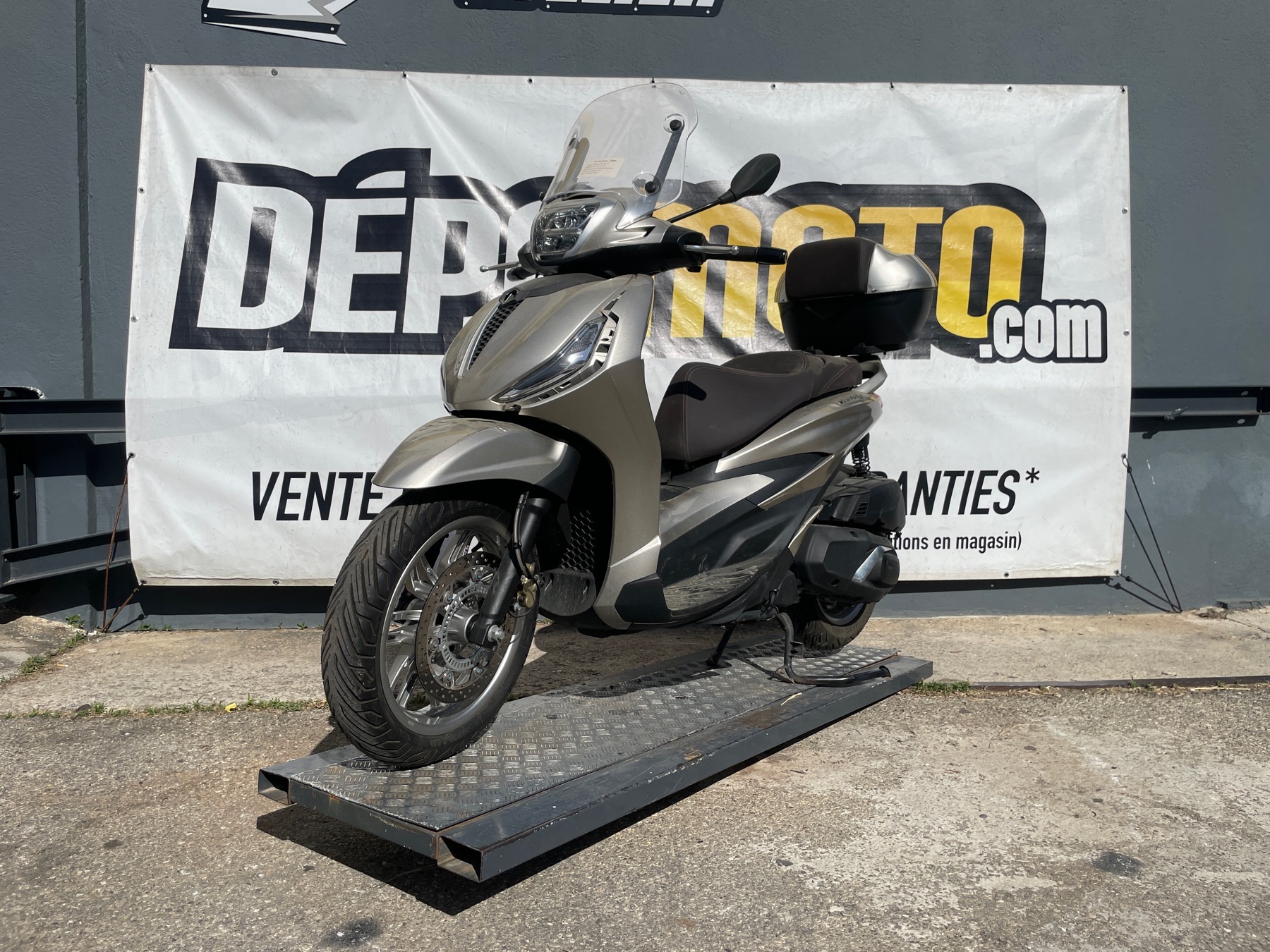 moto accidentée PIAGGIO BEVERLY 400
