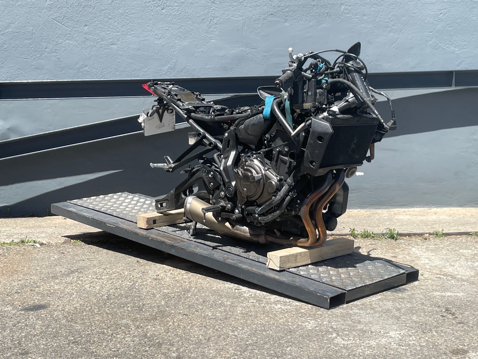 moto accidentée YAMAHA MT 07