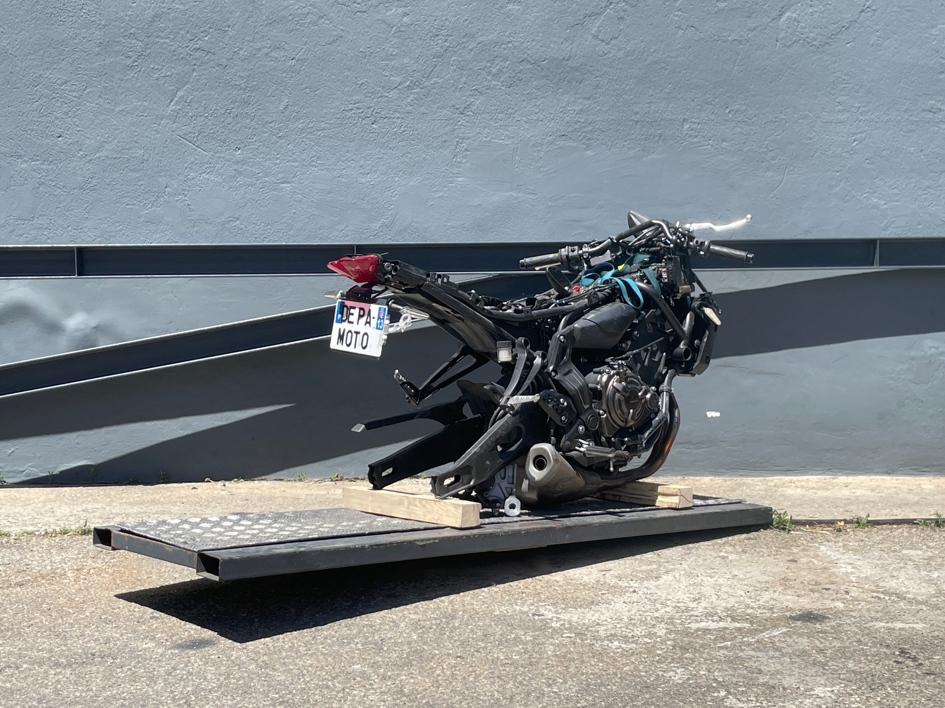moto accidentée YAMAHA MT 07