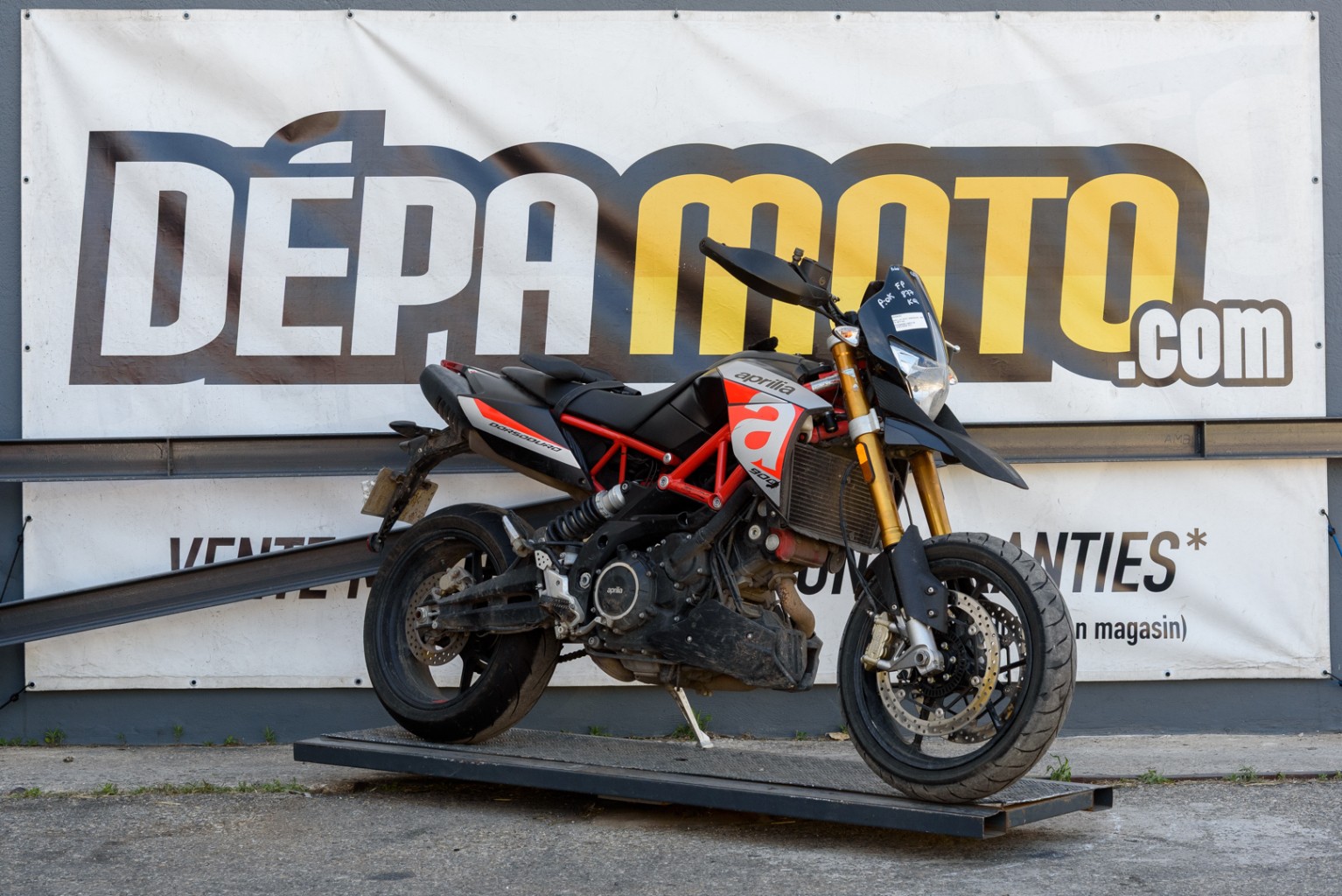 moto accidentée APRILIA DORSODURO 900