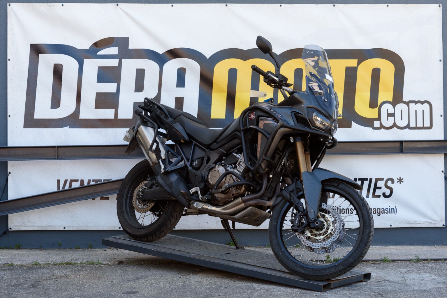 moto accidentée HONDA AFRICATWIN 1000
