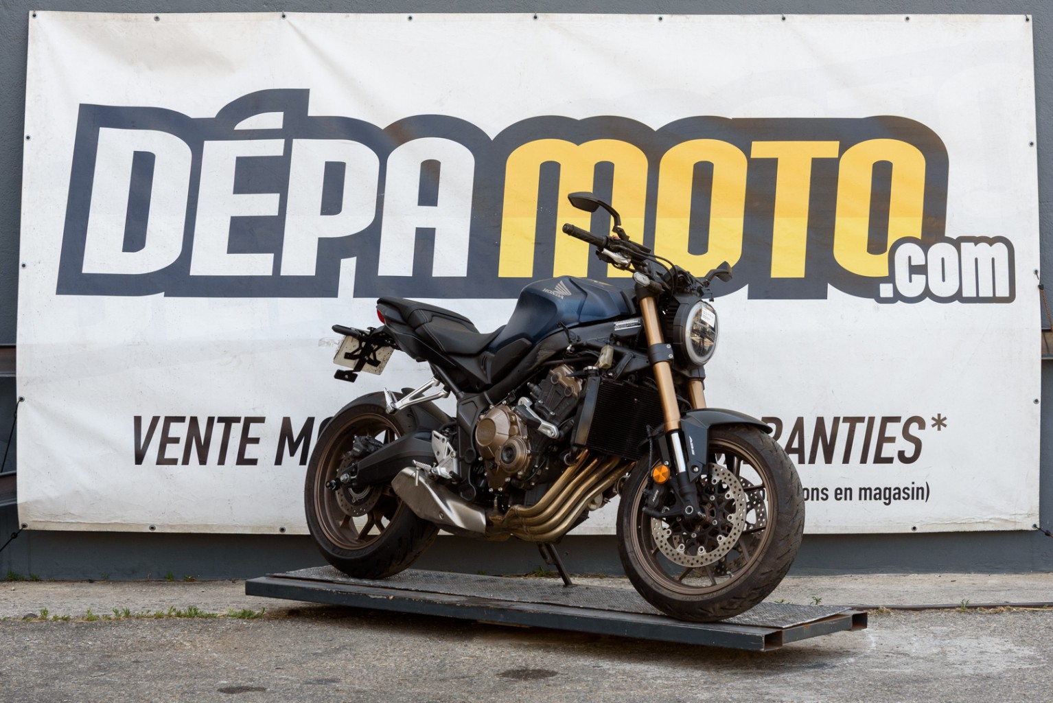 moto accidentée HONDA CB650R