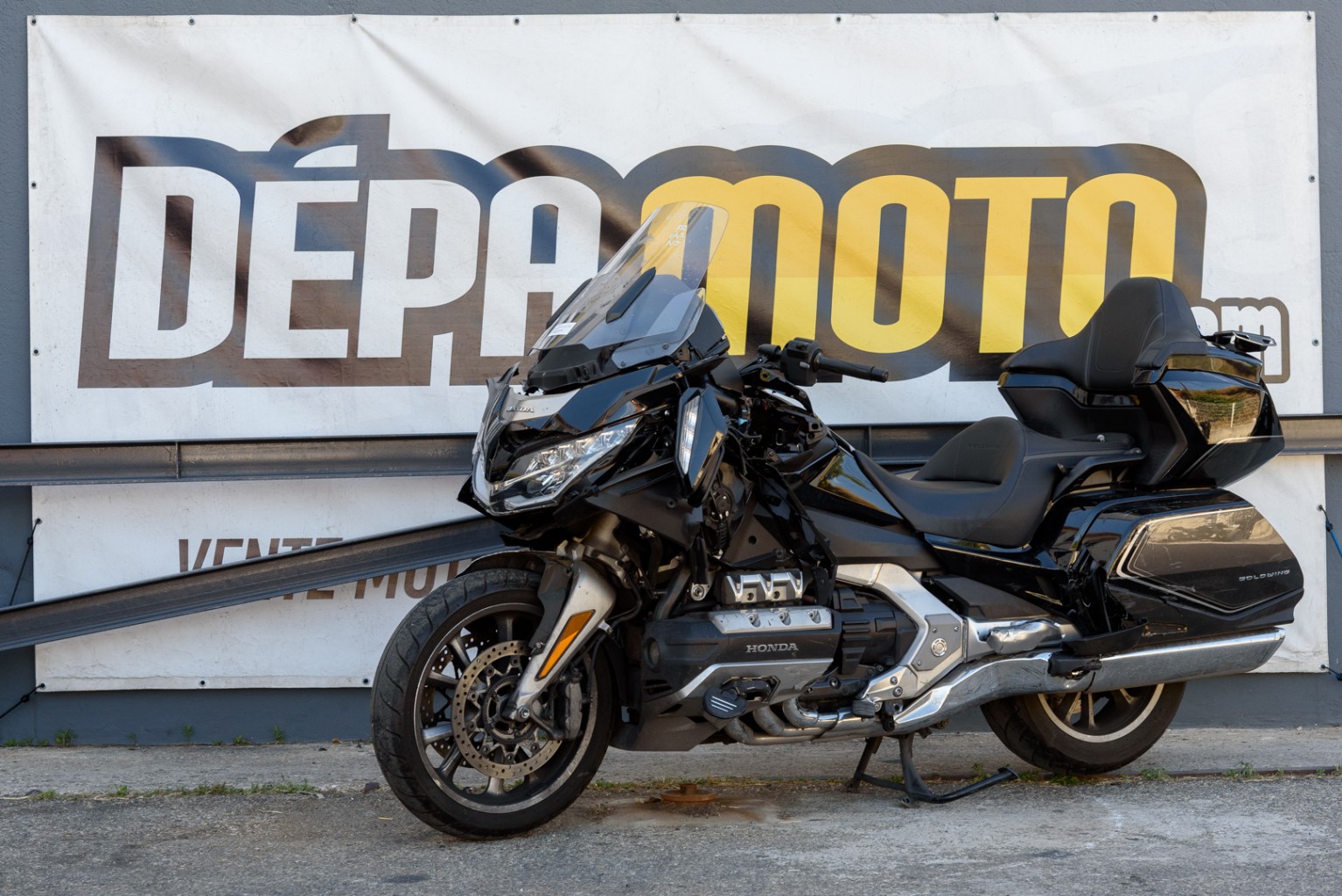 moto accidentée HONDA GOLDWING 1800