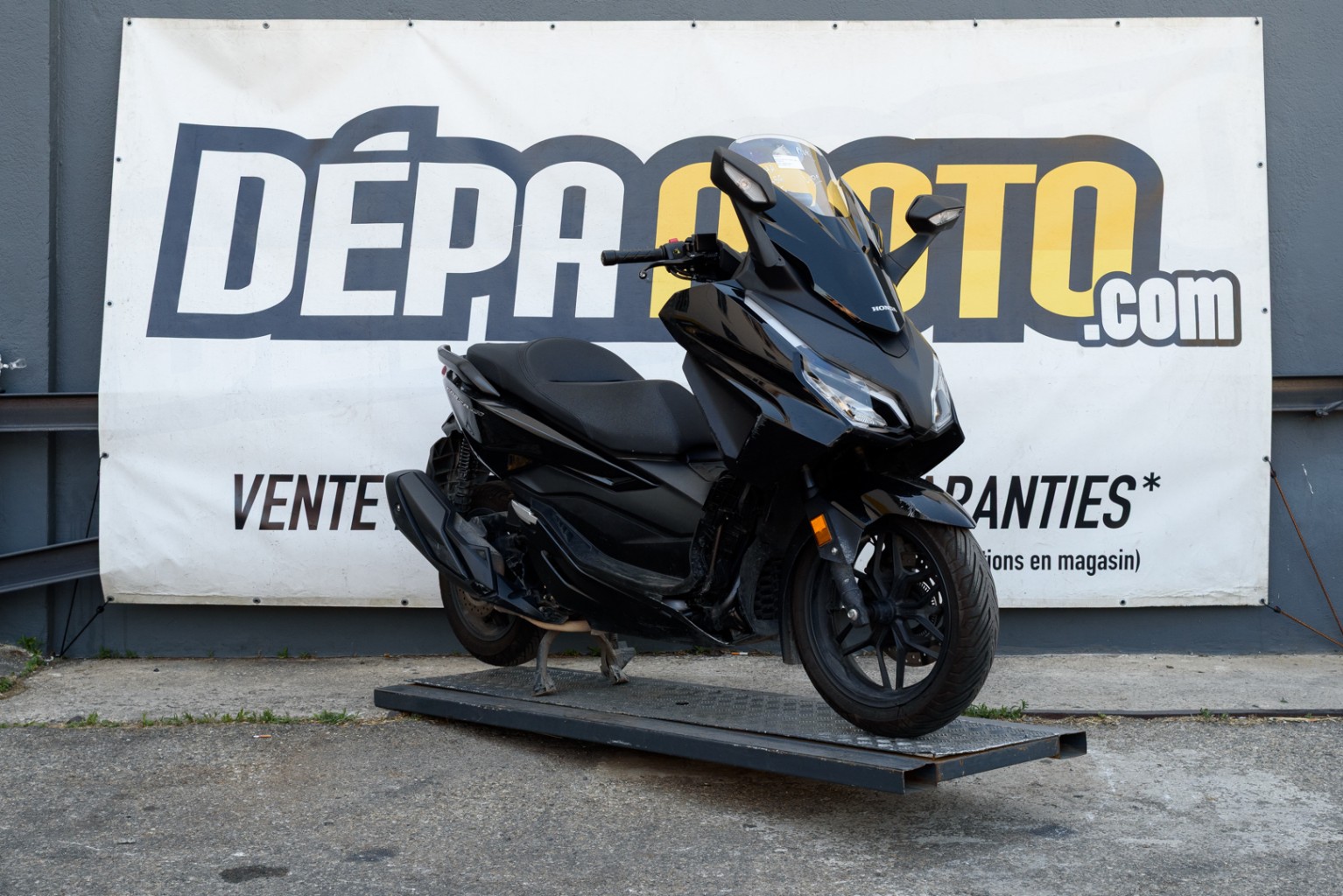 moto accidentée HONDA FORZA 350