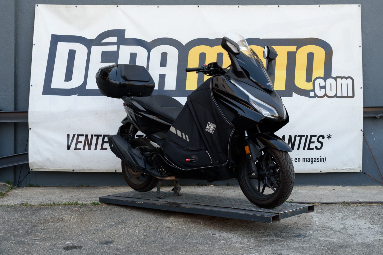 moto accidentée HONDA FORZA 350