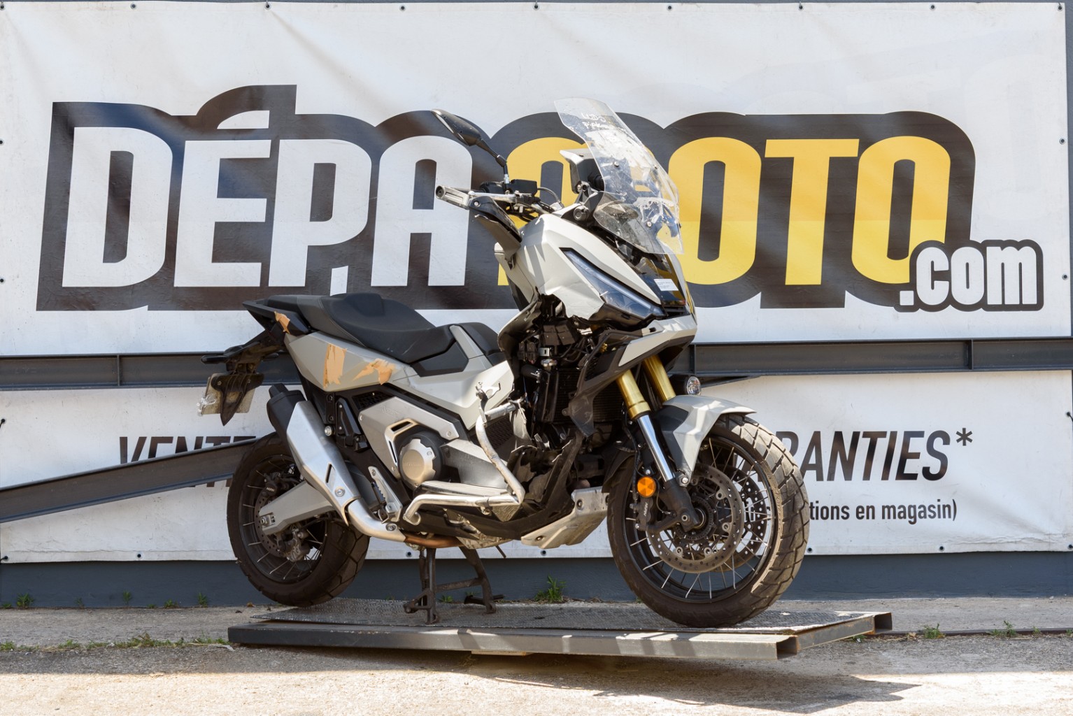 moto accidentée HONDA XADV750