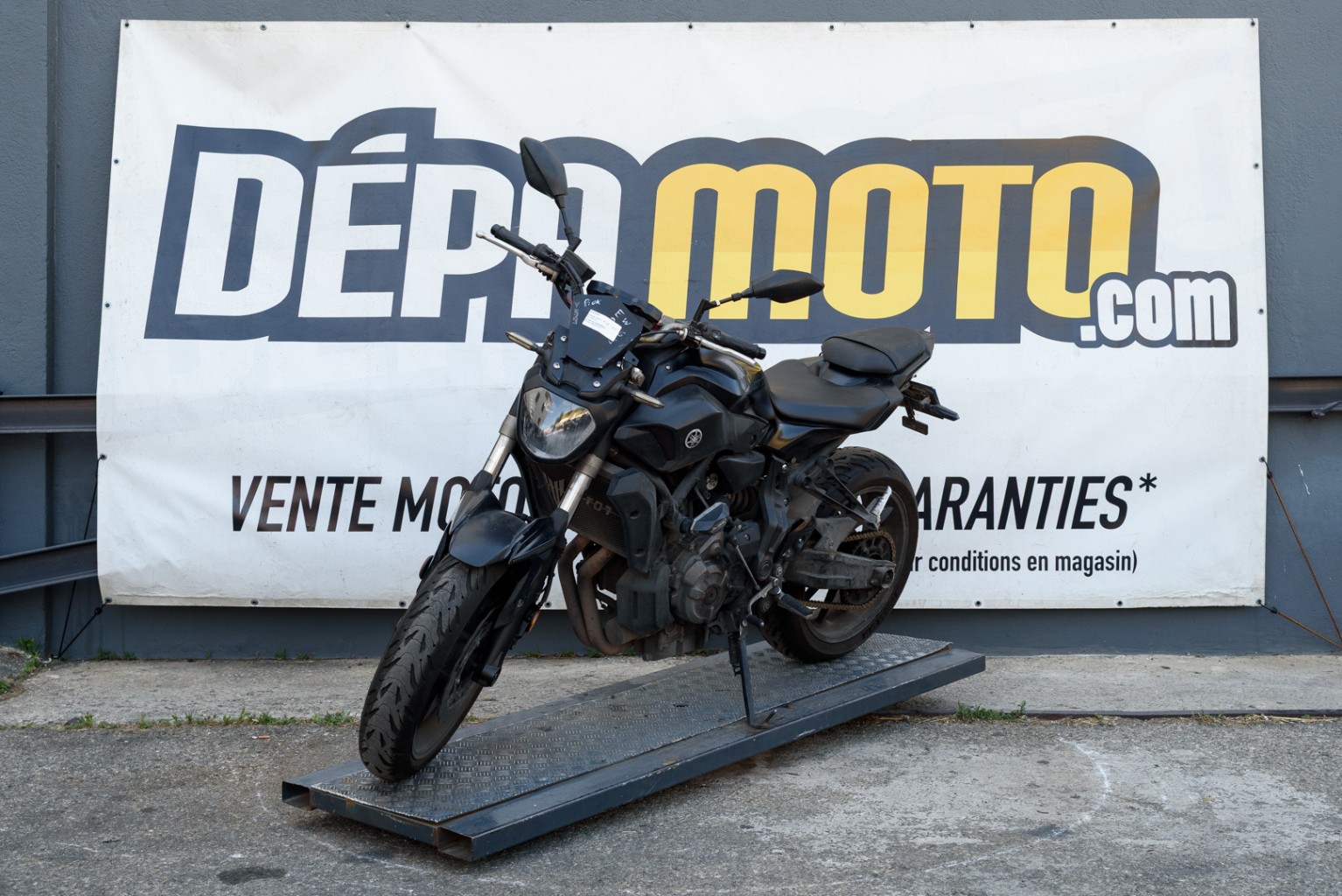 moto accidentée YAMAHA MT 07