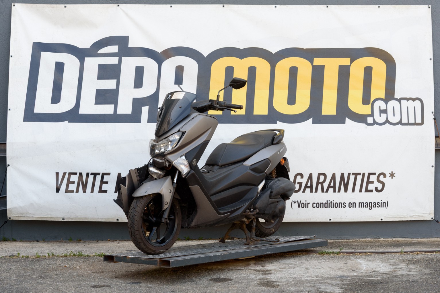 moto accidentée YAMAHA NMAX 125