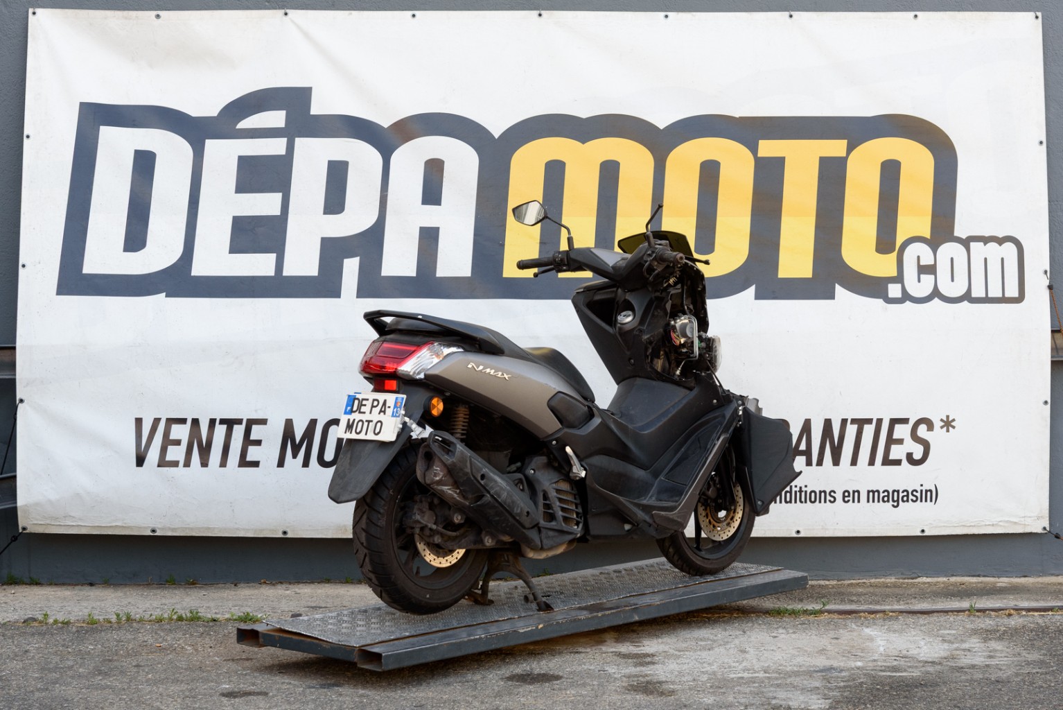 moto accidentée YAMAHA NMAX 125