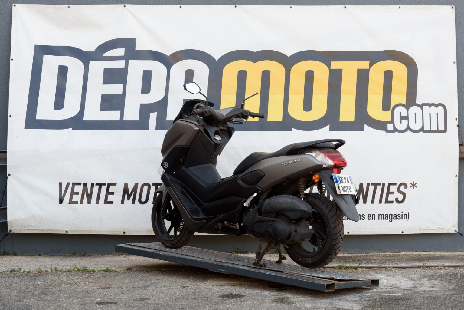 moto accidentée YAMAHA NMAX 125