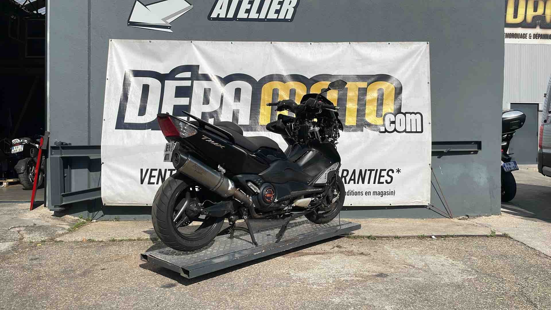 moto accidentée YAMAHA TMAX 500