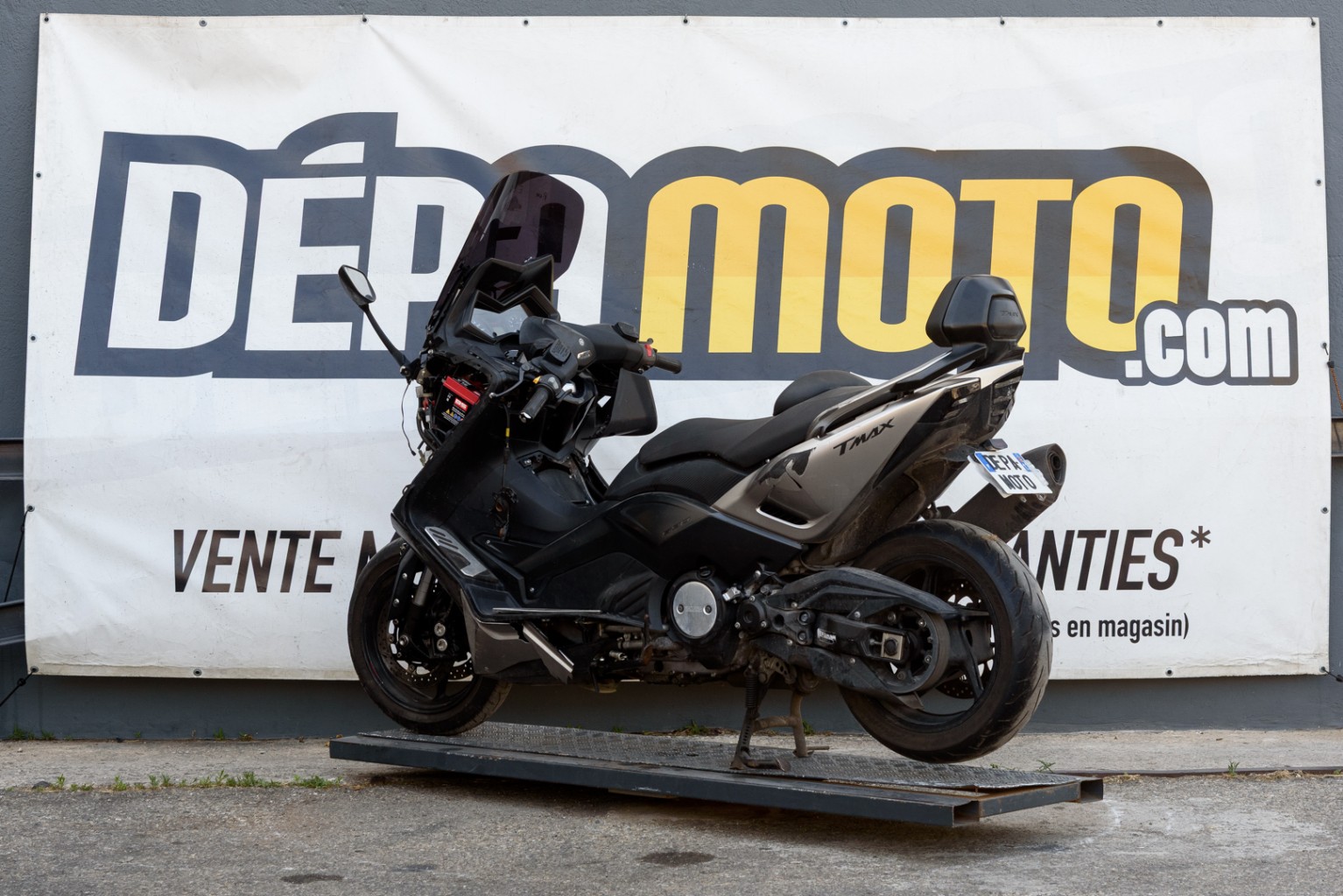 moto accidentée YAMAHA TMAX 530