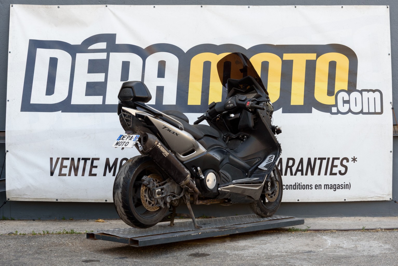 moto accidentée YAMAHA TMAX 530