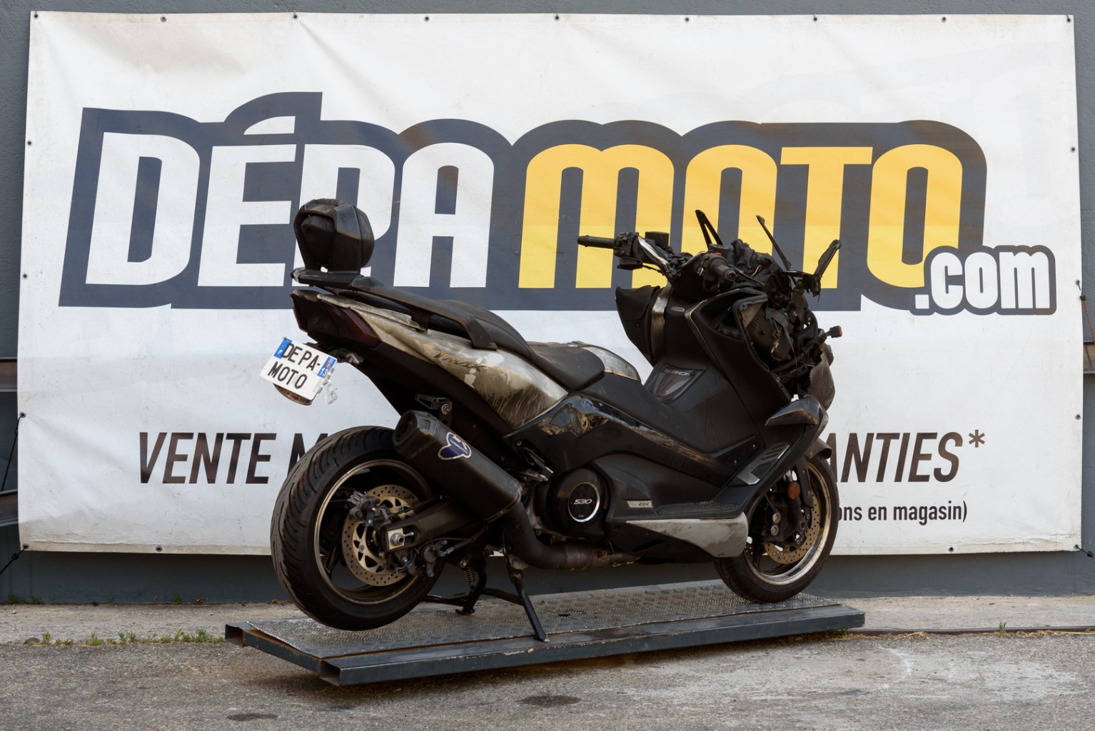 moto accidentée YAMAHATMAX 530