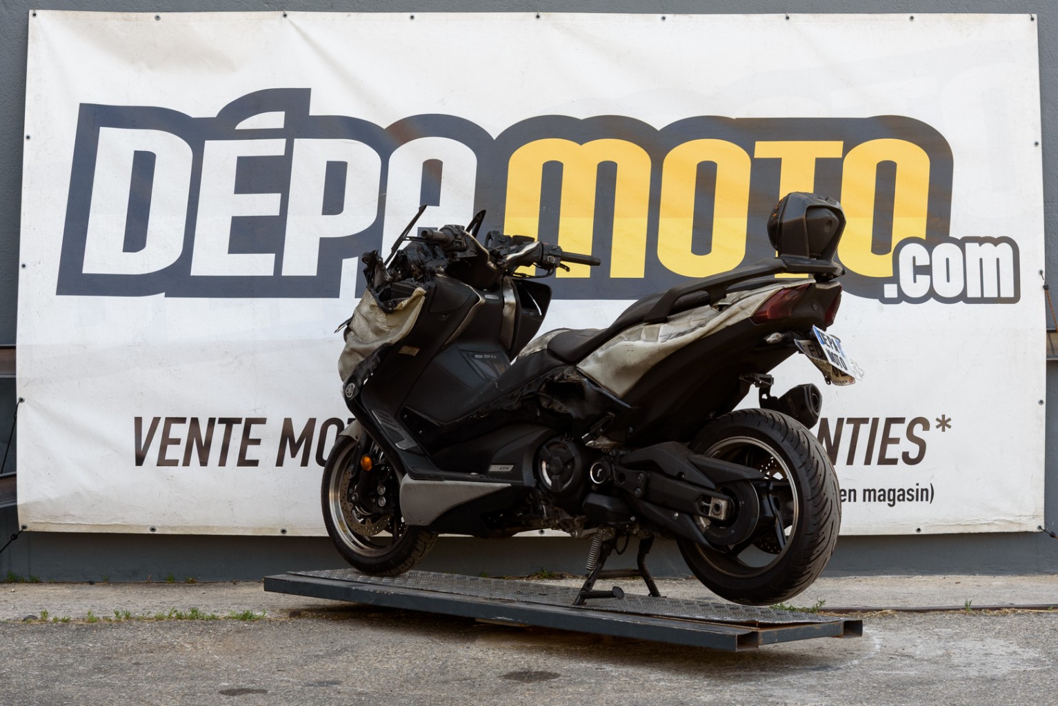 moto accidentée YAMAHATMAX 530
