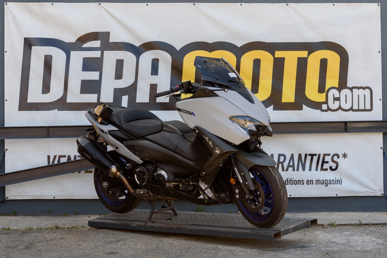 moto accidentée YAMAHA  TMAX 560
