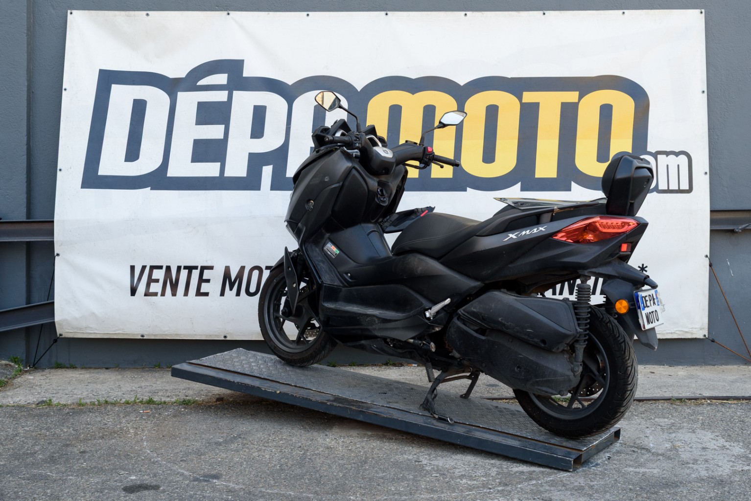 moto accidentée YAMAHAXMAX 300