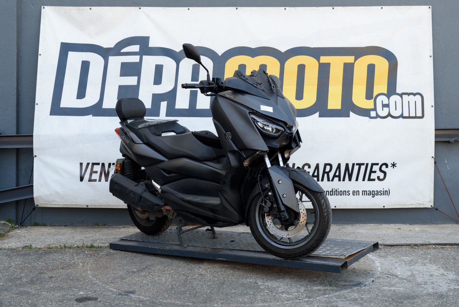 moto accidentée YAMAHA XMAX 300