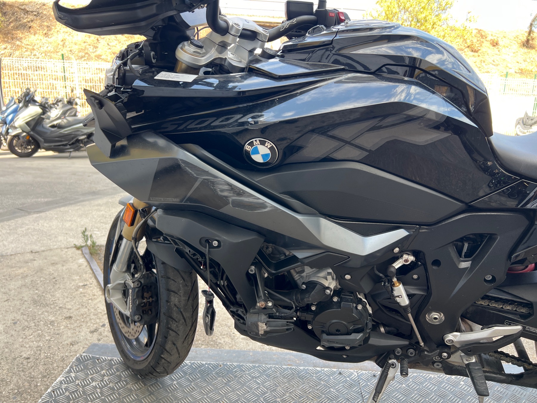 moto accidentée BMWS 1000 XR