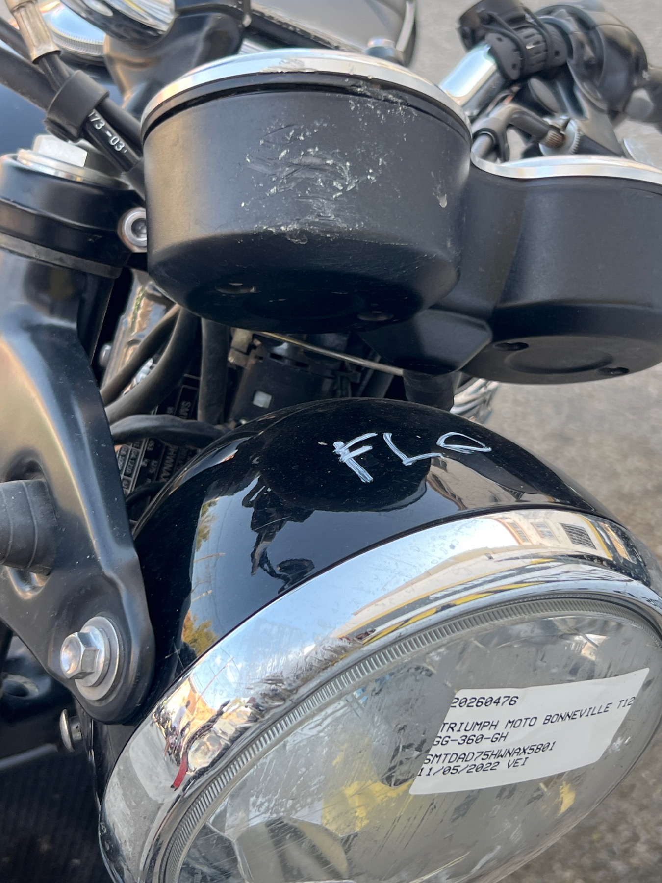 moto accidentée TRIUMPHBONNEVILLE T120