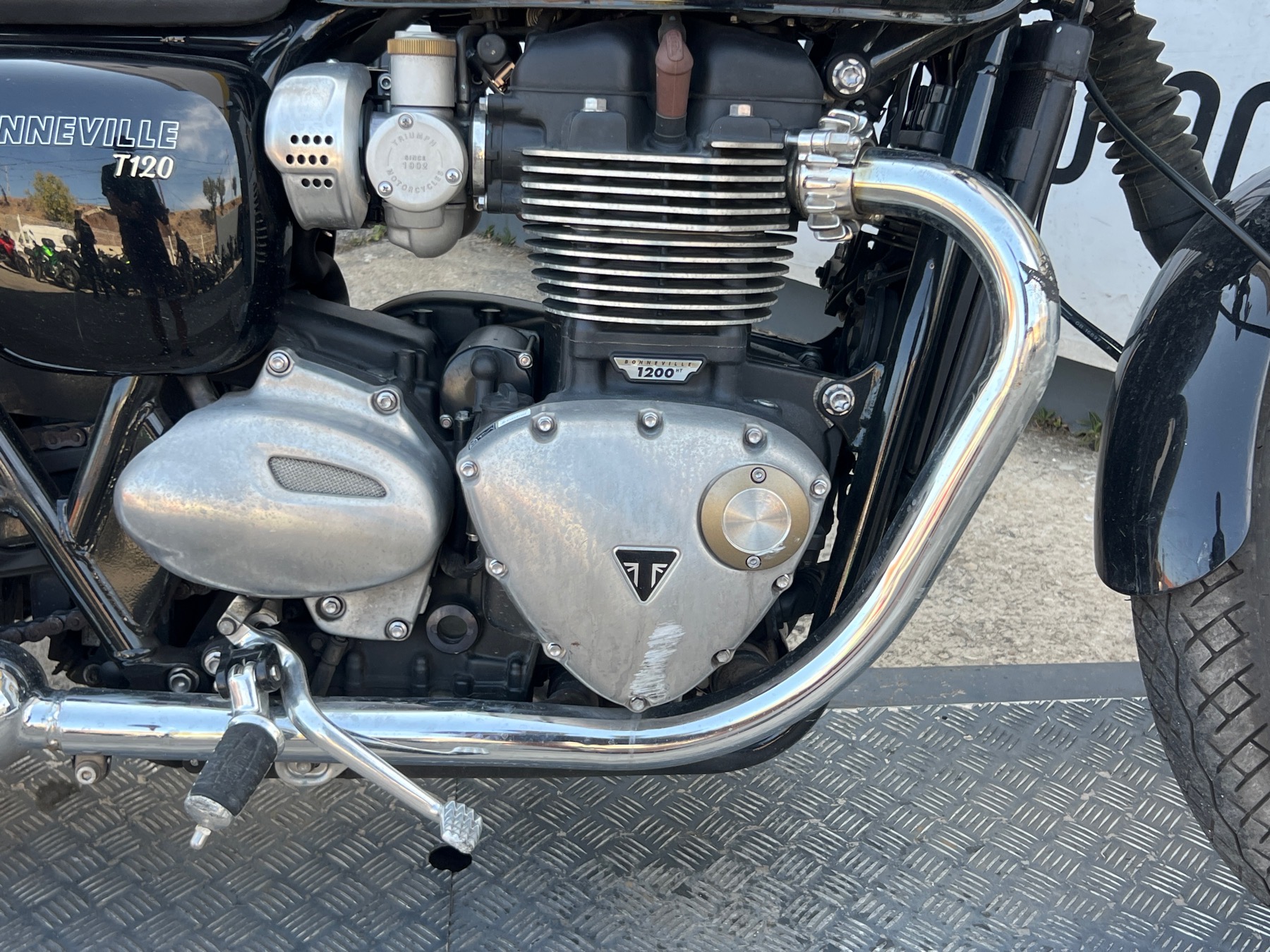 moto accidentée TRIUMPHBONNEVILLE T120