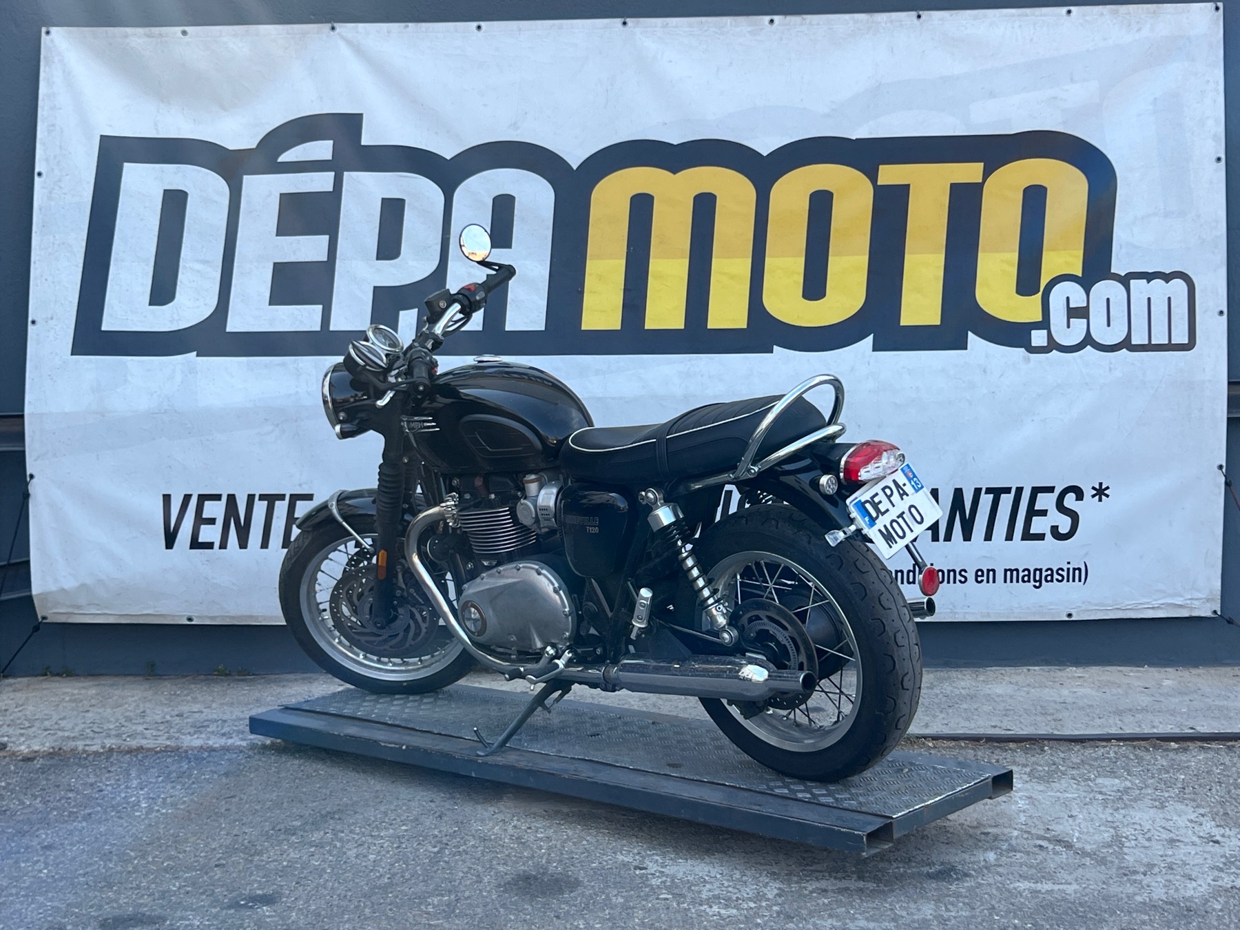 moto accidentée TRIUMPHBONNEVILLE T120