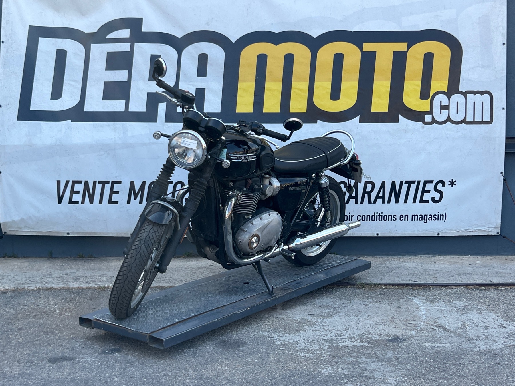 moto accidentée TRIUMPHBONNEVILLE T120