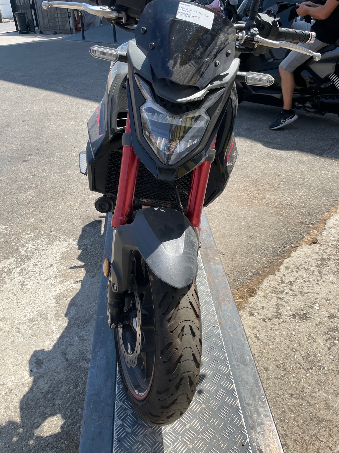moto accidentée HONDA CB 750