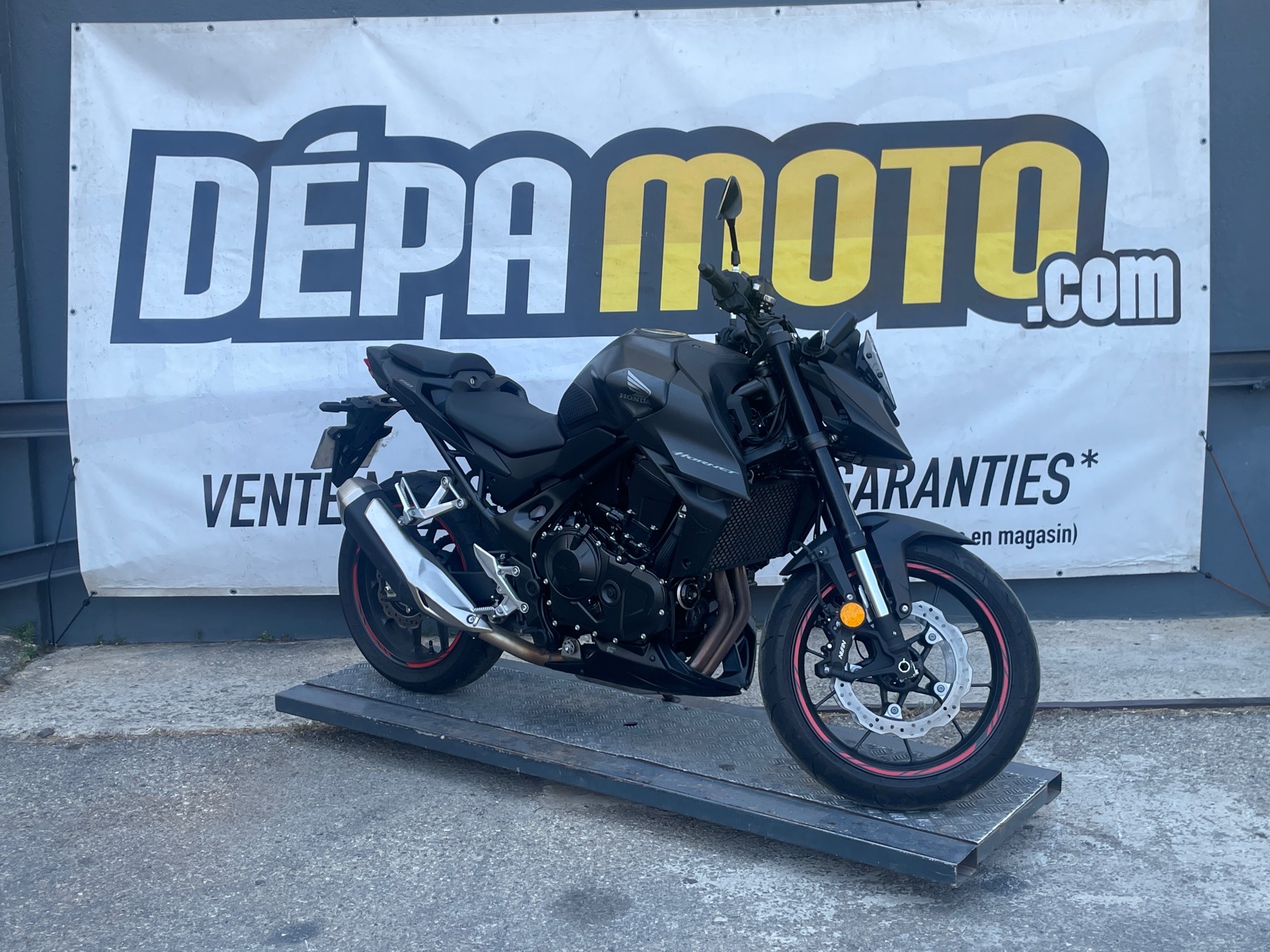 moto accidentée HONDACB 750 HORNET