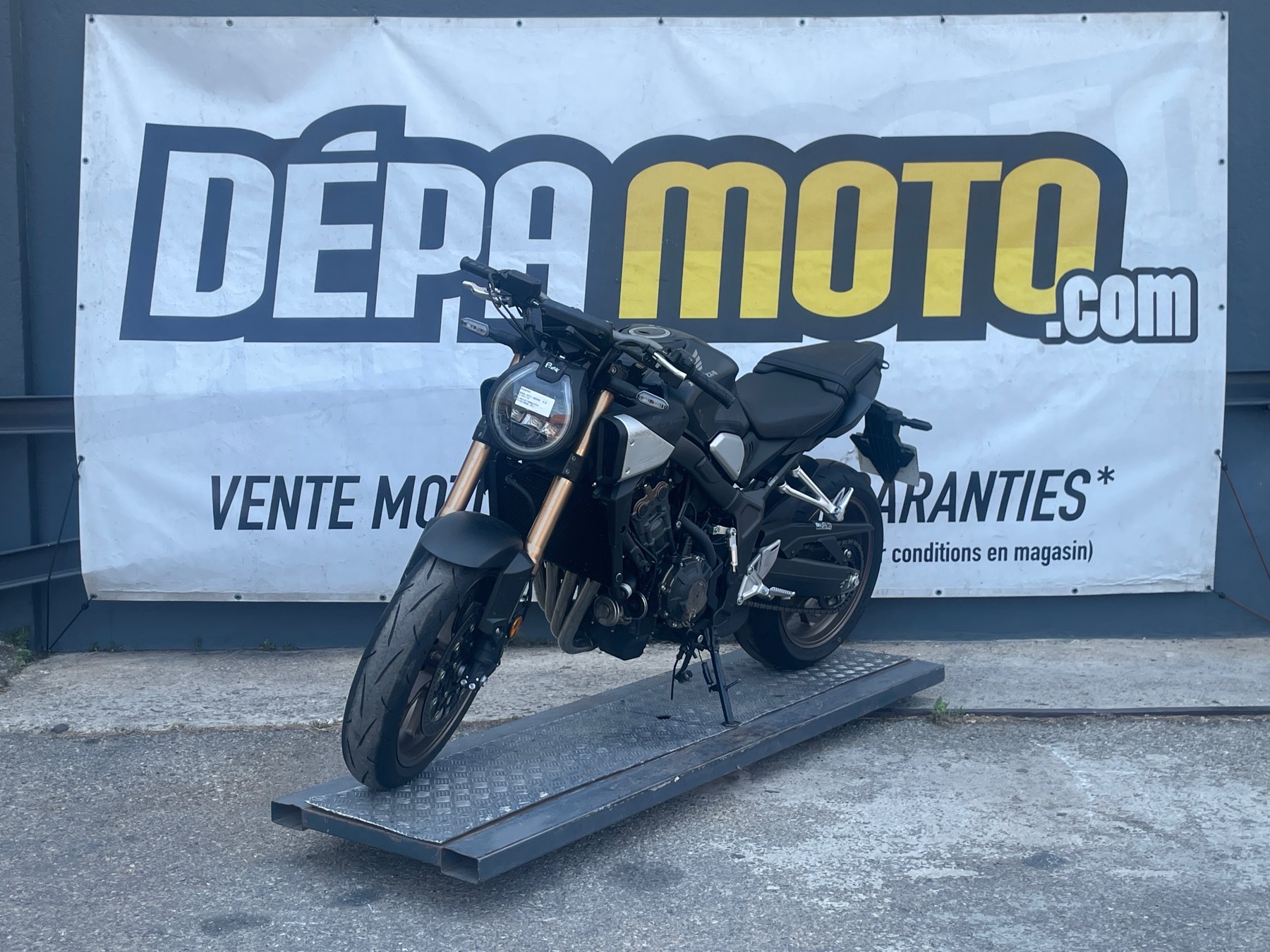 moto accidentée HONDA CB650R