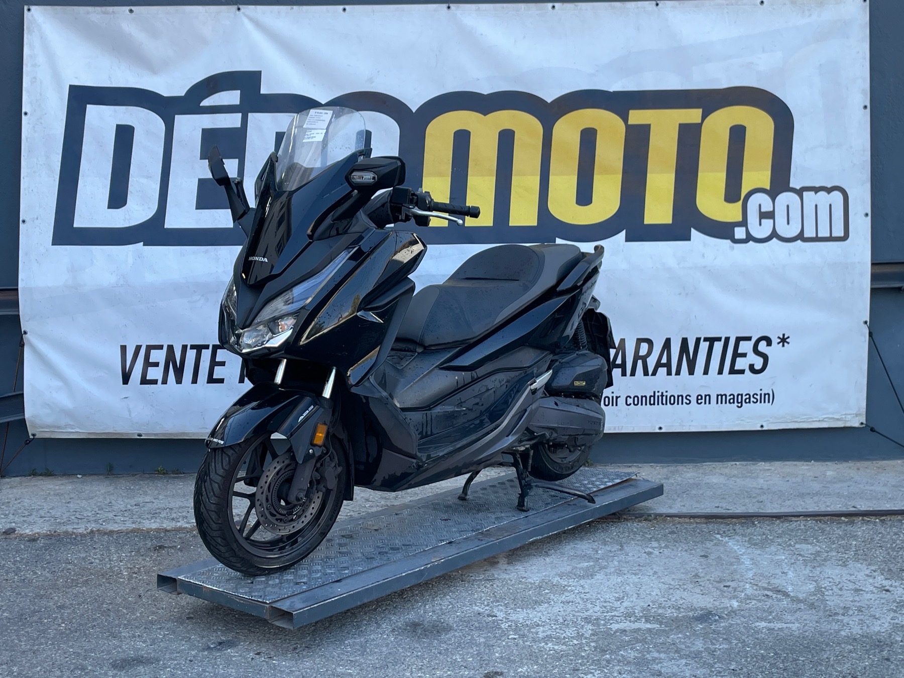 moto accidentée HONDA FORZA 125