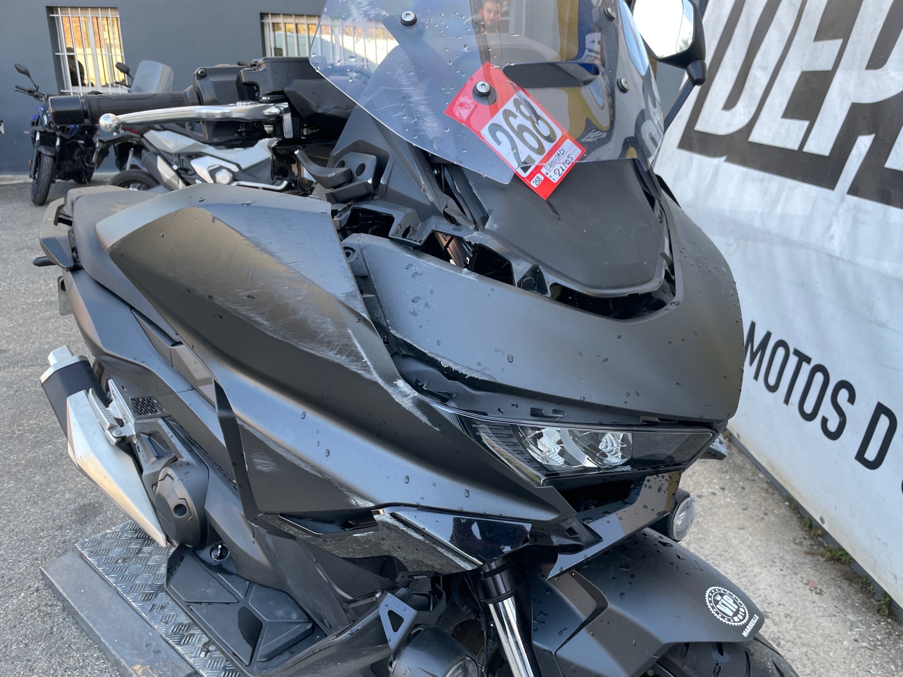 moto accidentée HONDA FORZA 750