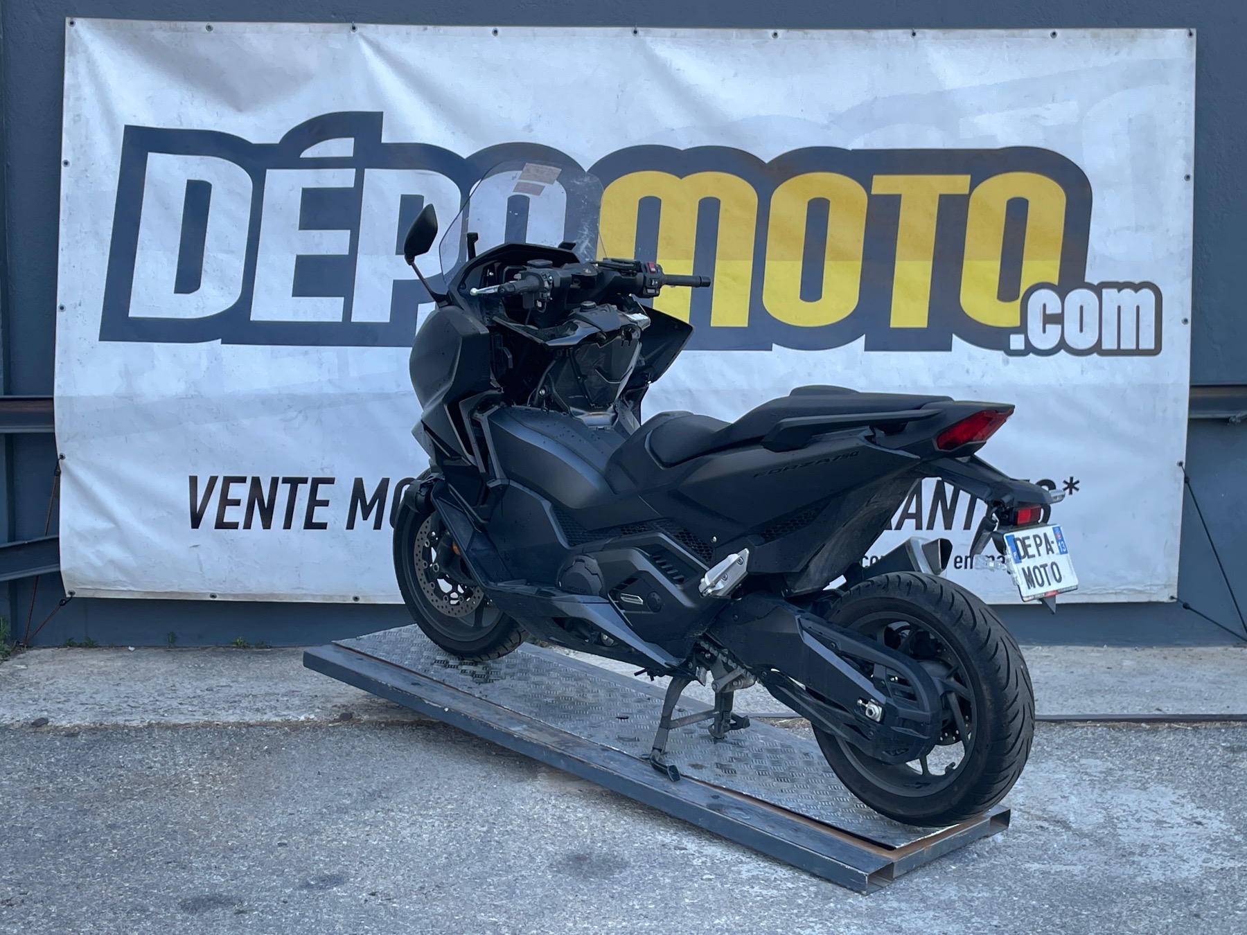 moto accidentée HONDA  FORZA 750