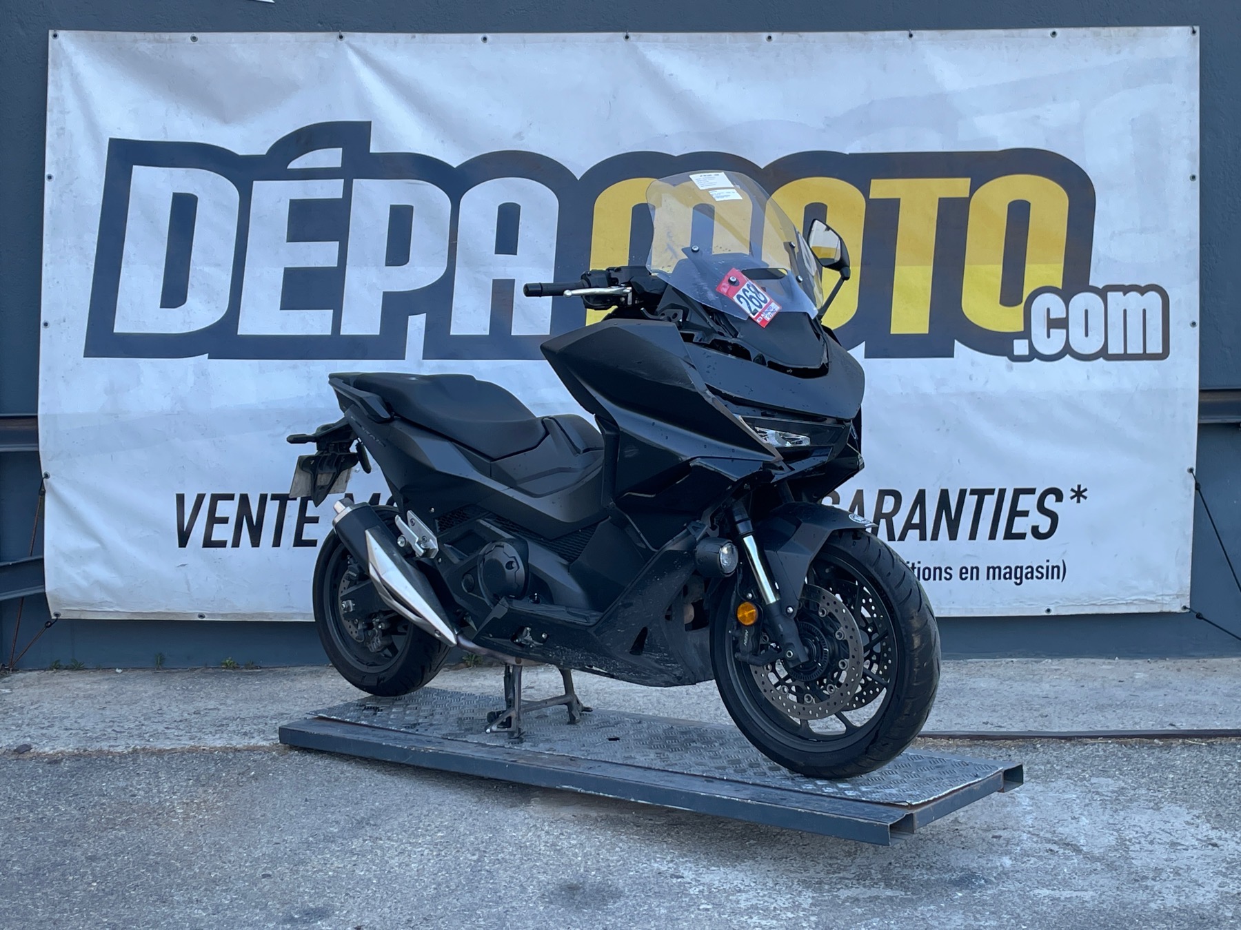 moto accidentée HONDA FORZA 750