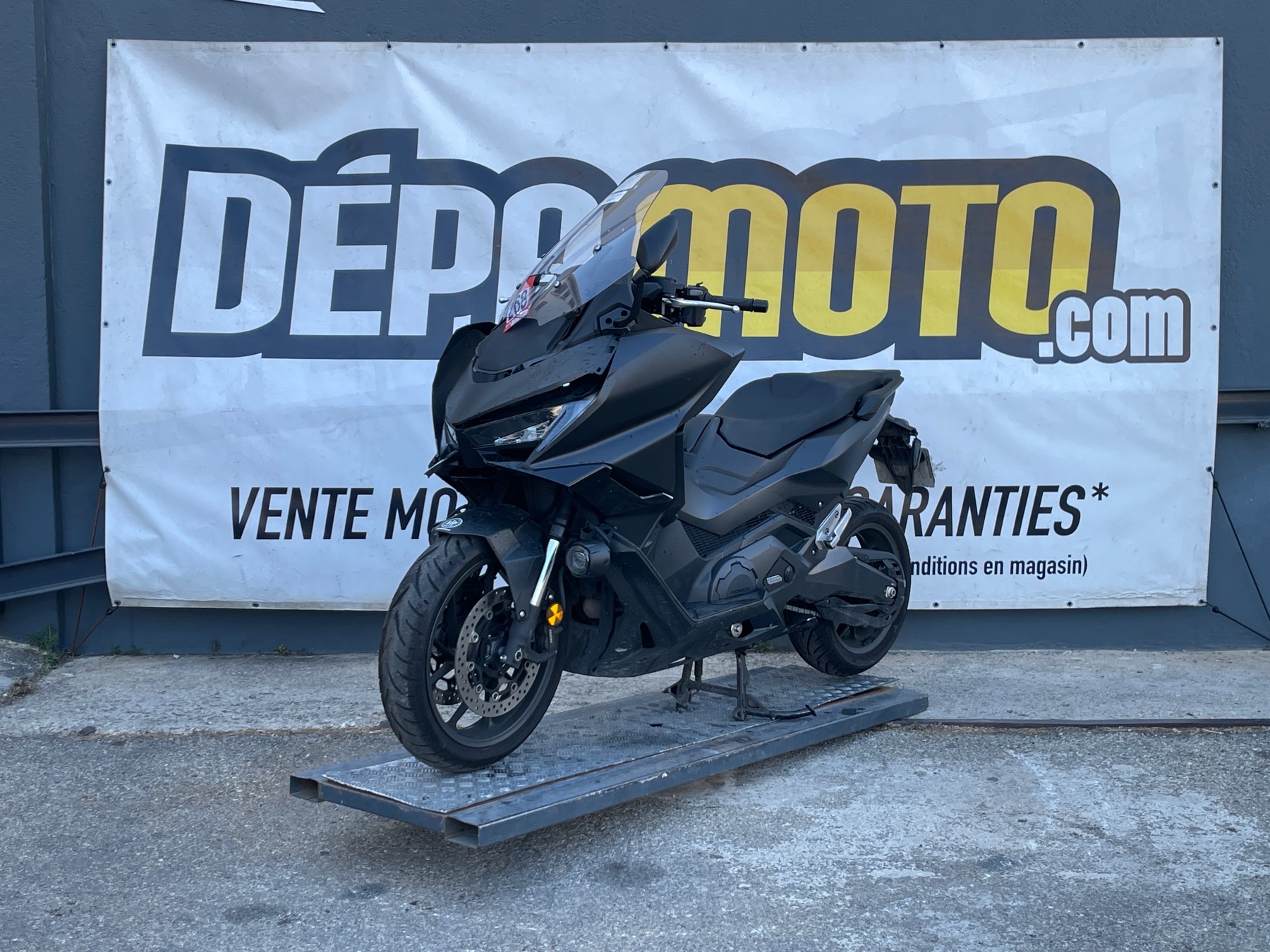moto accidentée HONDA FORZA 750