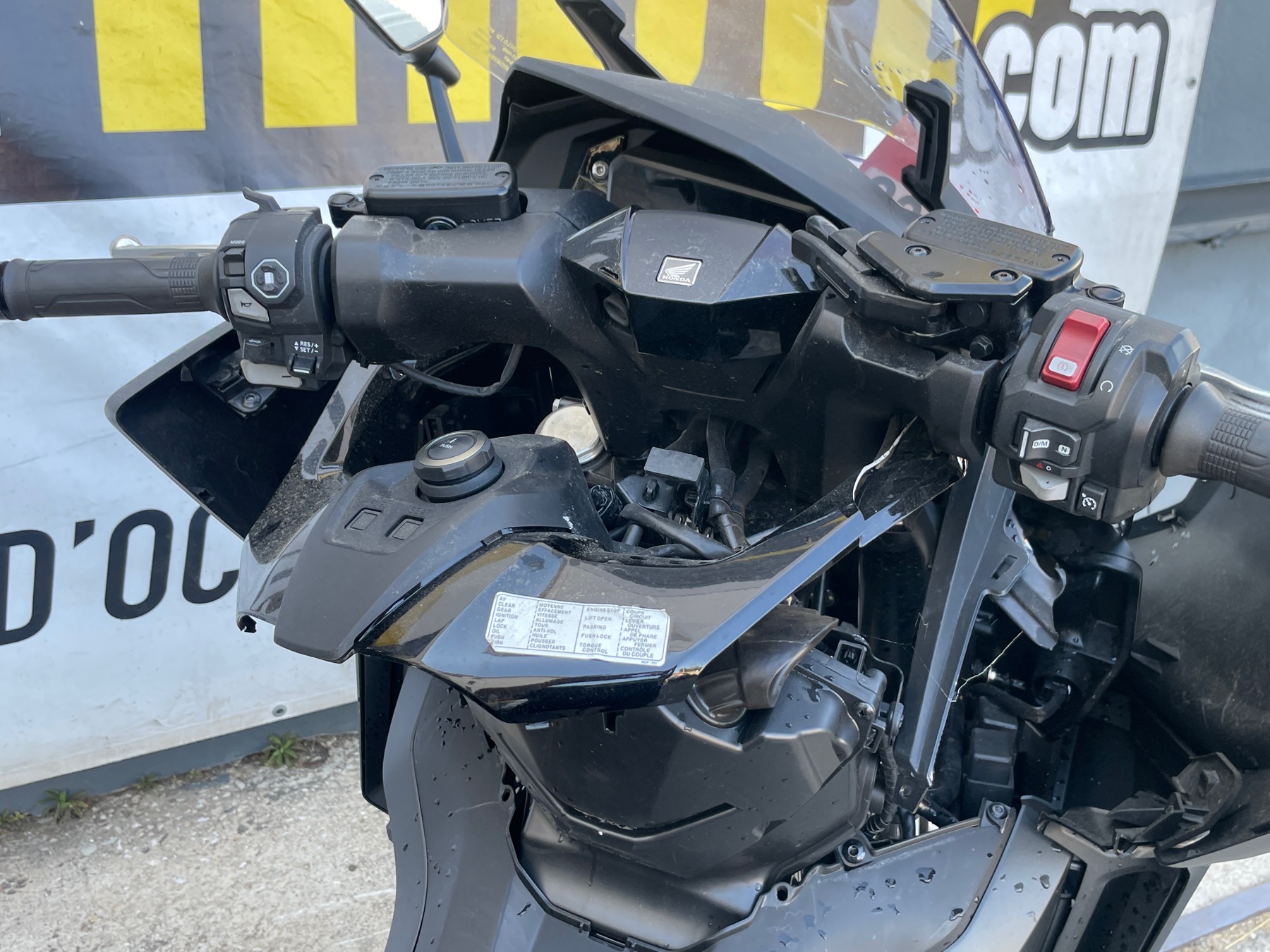 moto accidentée HONDA FORZA 750