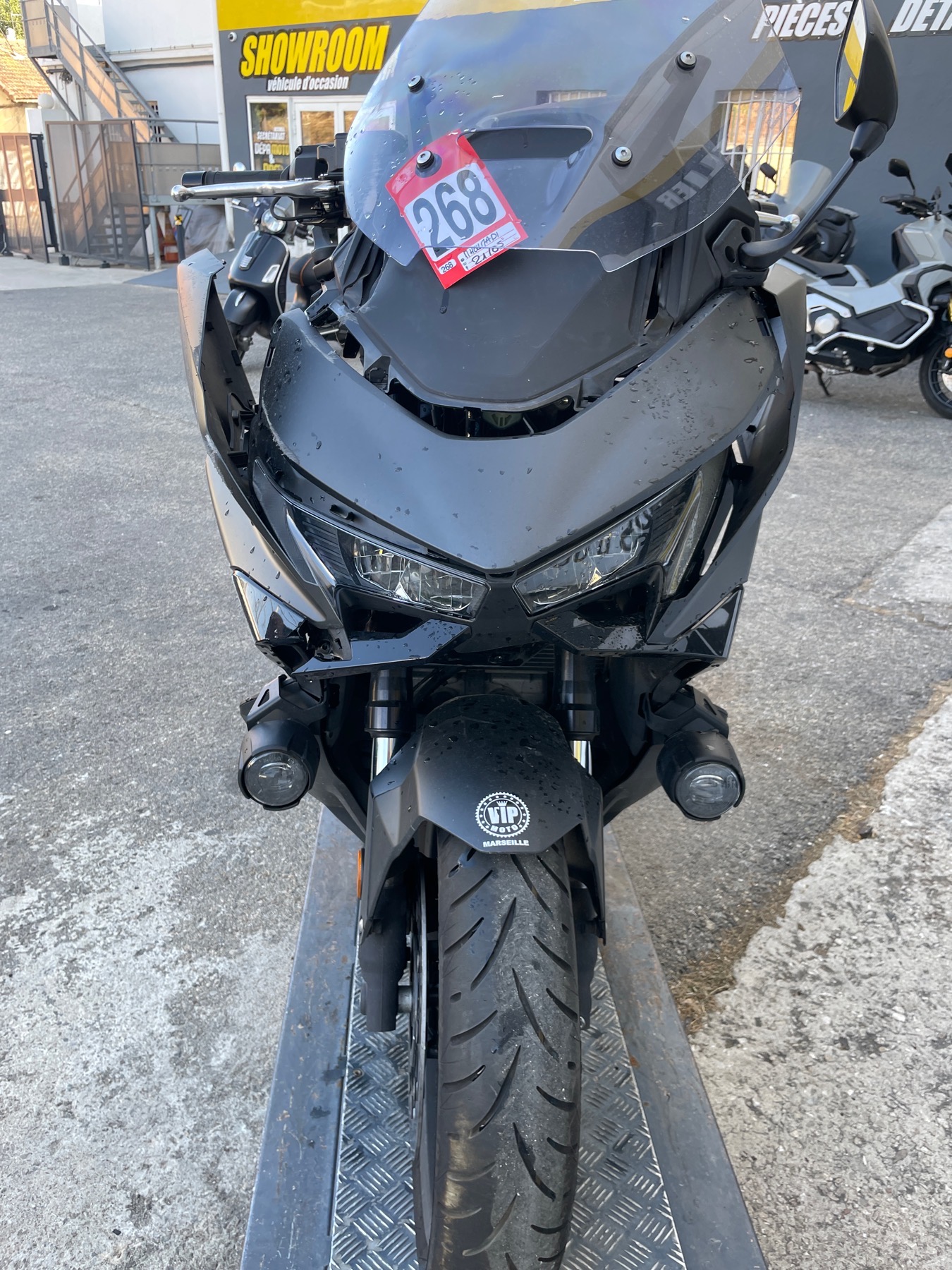 moto accidentée HONDA FORZA 750