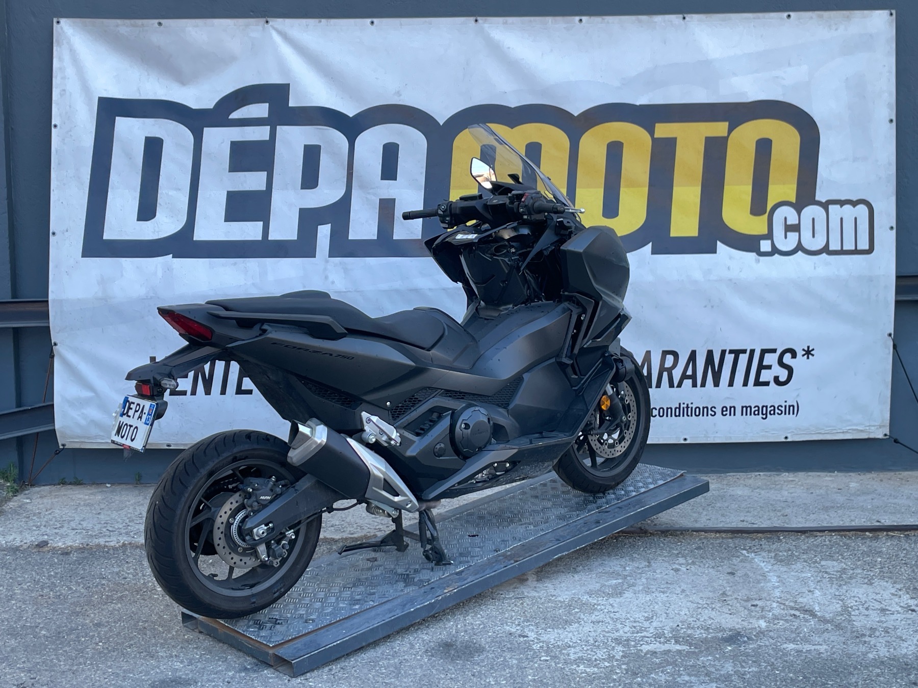 moto accidentée HONDA FORZA 750