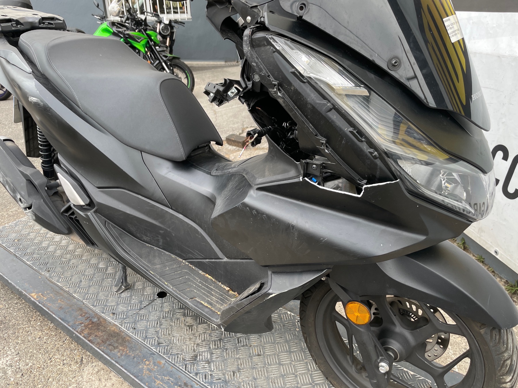moto accidentée HONDA PCX 125