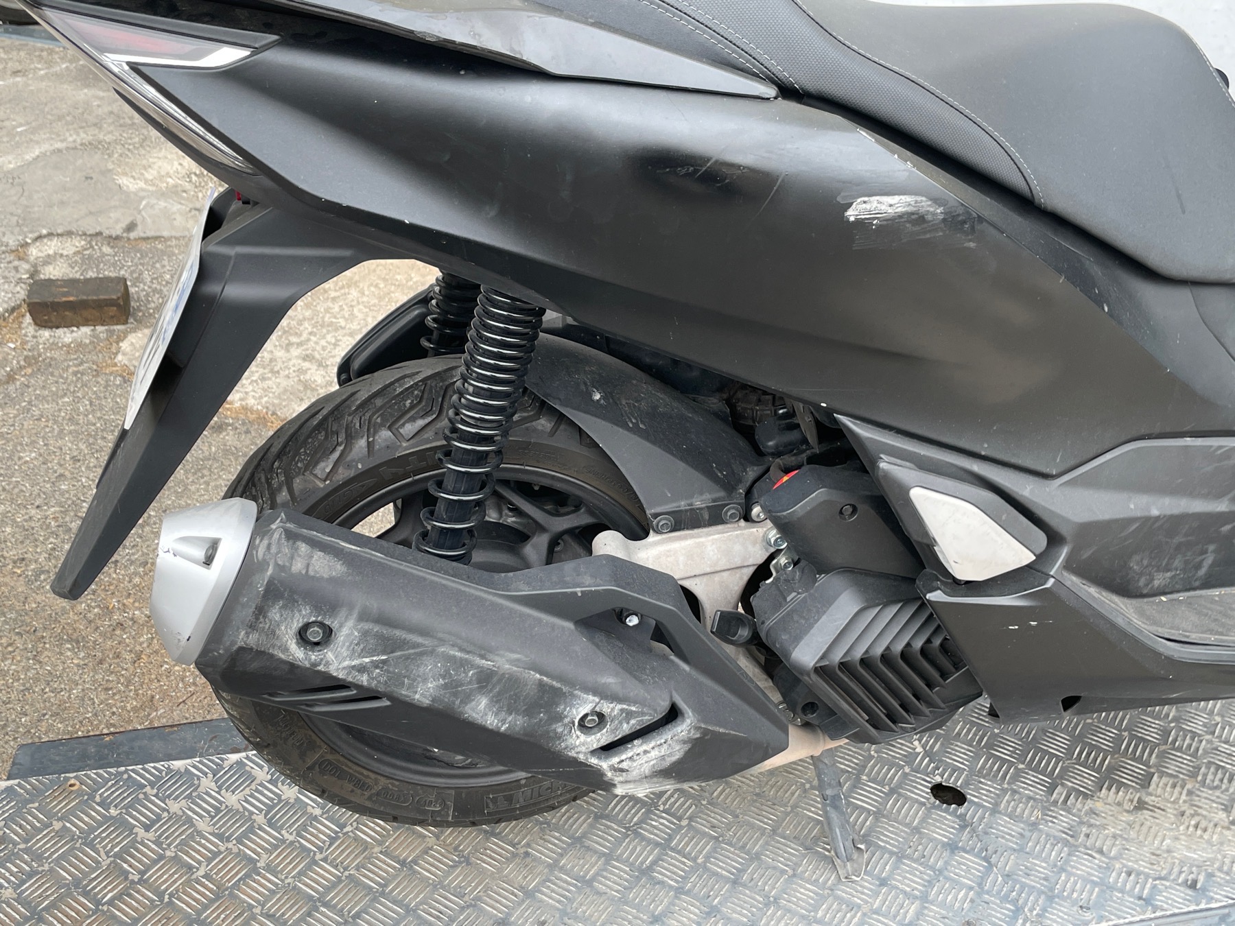 moto accidentée HONDA PCX 125